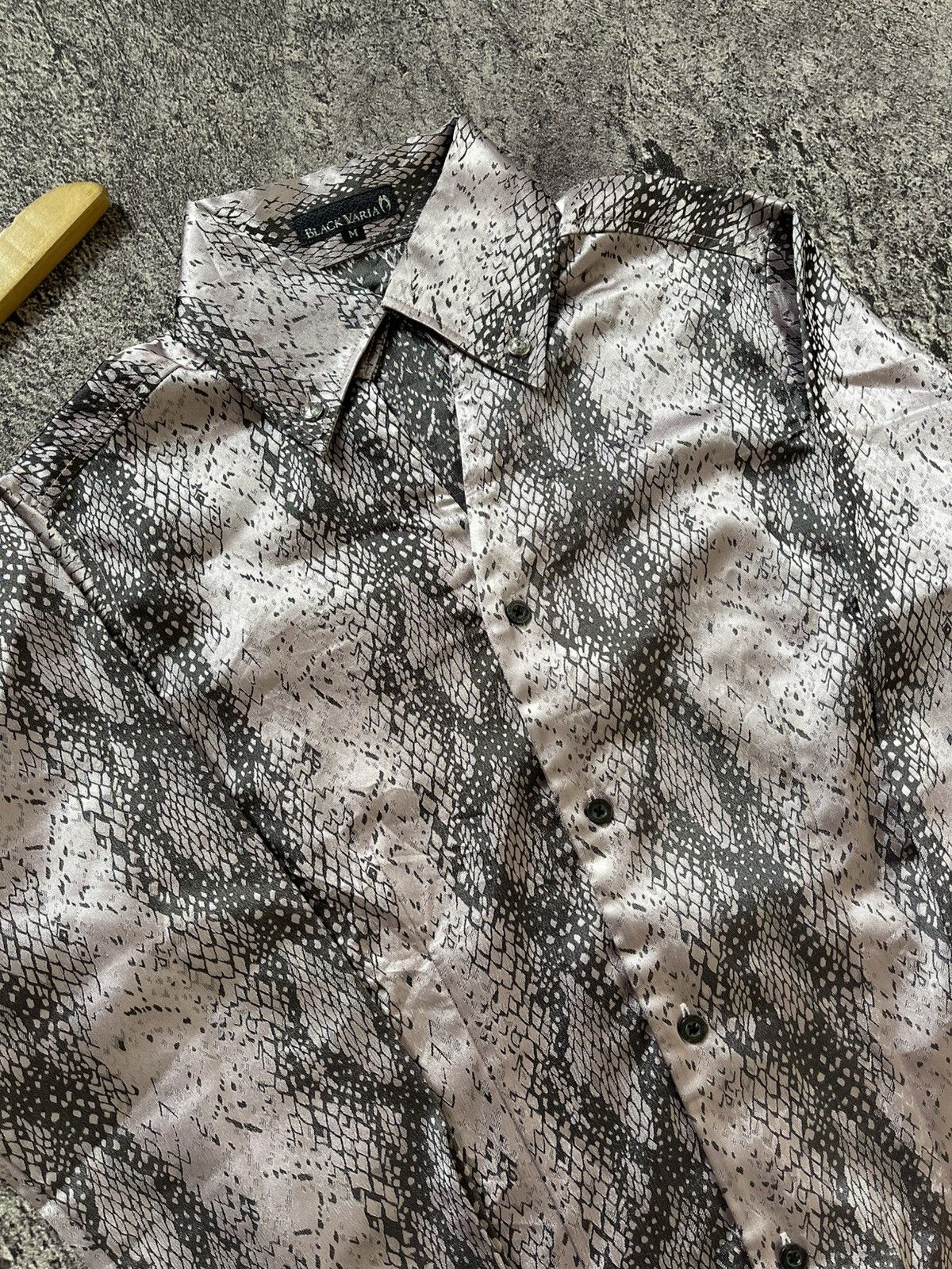 Japanese Brand Black Varia Japan Snakeskin Ifsixwasnine Shirt Size US M / EU 48-50 / 2 - 6 Thumbnail