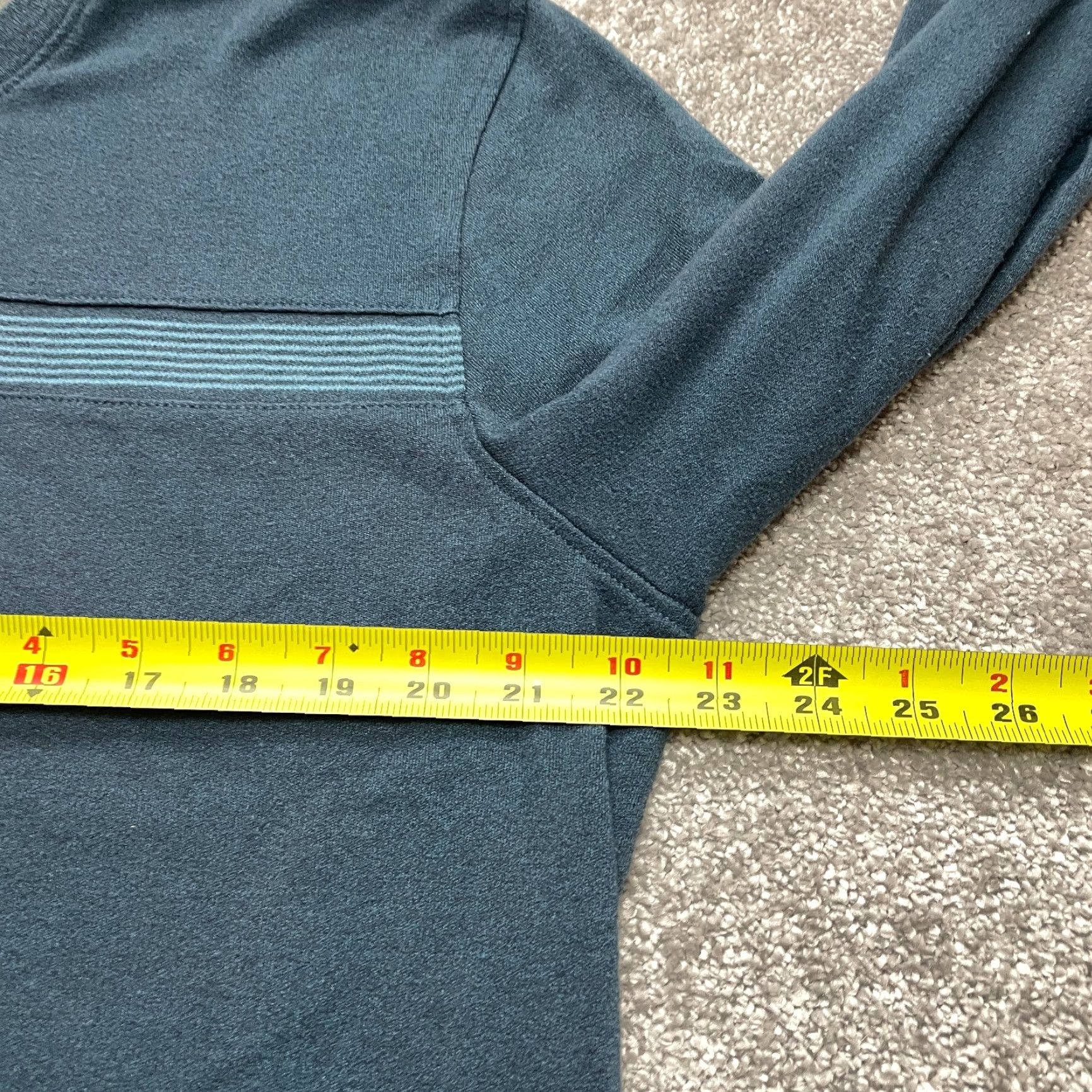 Van Heusen Van Heusen Shirt Mens L Blue Cotton Long Sleeve Tee with Gray Lining Logo V-Neck Size US L / EU 52-54 / 3 - 7 Thumbnail