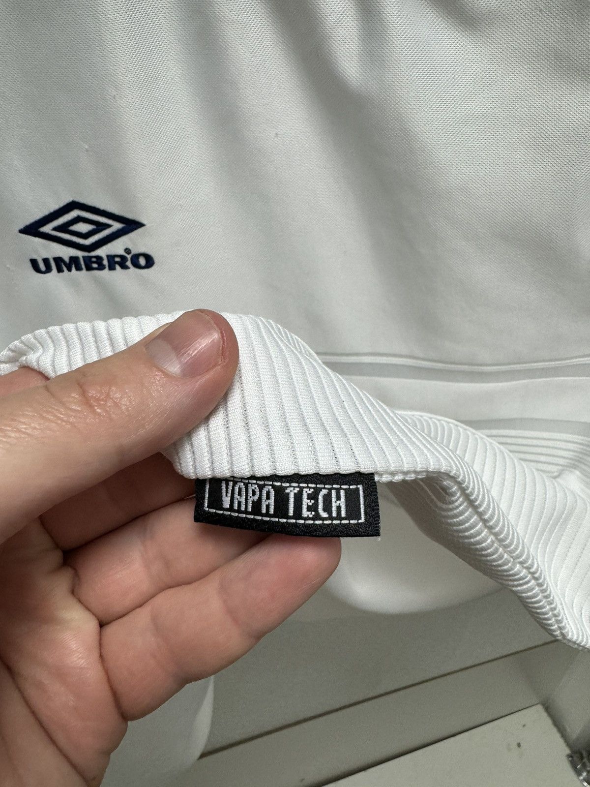 England umbro vapa tech vintage soccer jersey 1999/2001