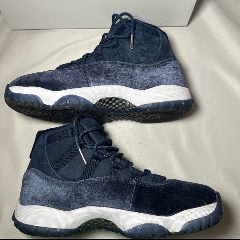 Jordan Brand × Nike Size 7.5 Air Jordan 11 Retro Midnight Navy Velvet Women's Size US 7.5 / IT 37.5 - 3 Thumbnail