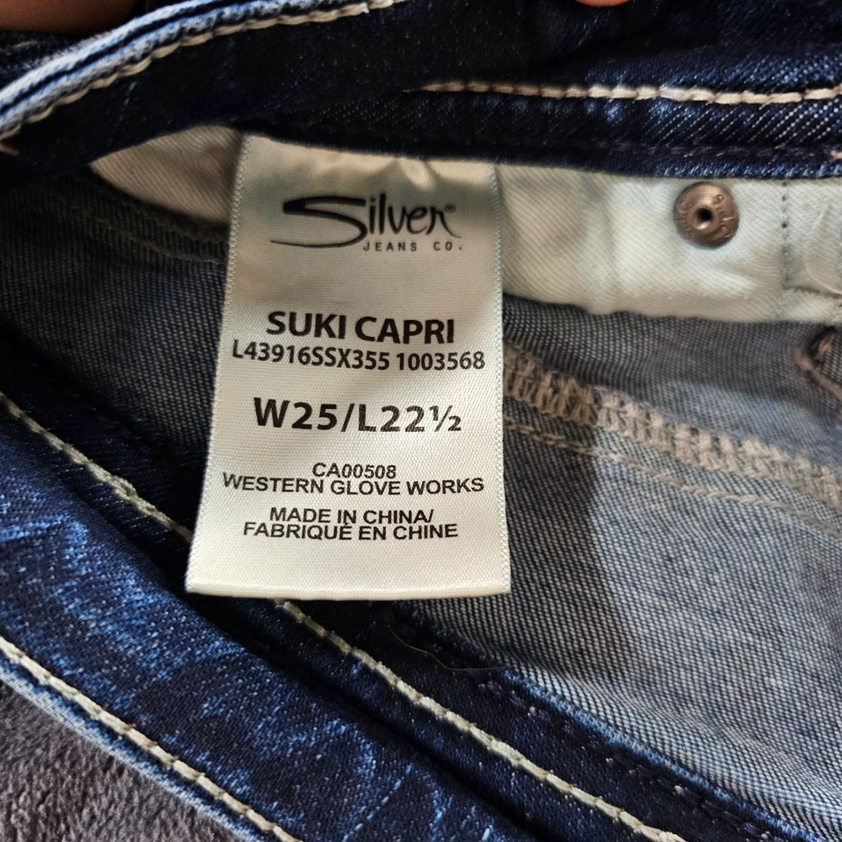 Silver Jeans Co. Silver Jeans Capri Jeans 25 Distressed Embroidered Dark Wash Blue Low Rise Women Size 42" / US 20 - 4 Thumbnail