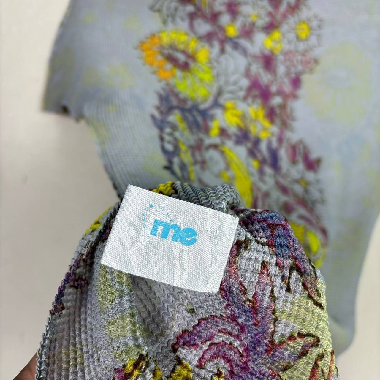 Issey Miyake me ISSEY MIYAKE Micro Pleated Floral Top Signature Japanese Size S / US 4 / IT 40 - 5 Thumbnail