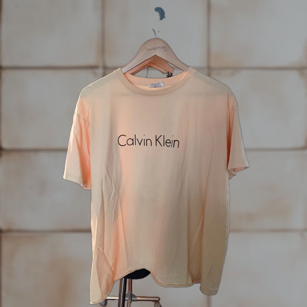 Calvin Klein VINTAGE Calvin Klein T-Shirt USA Size XL Men Ivory Distressed Grail Cream Size US XL / EU 56 / 4 - 1 Thumbnail
