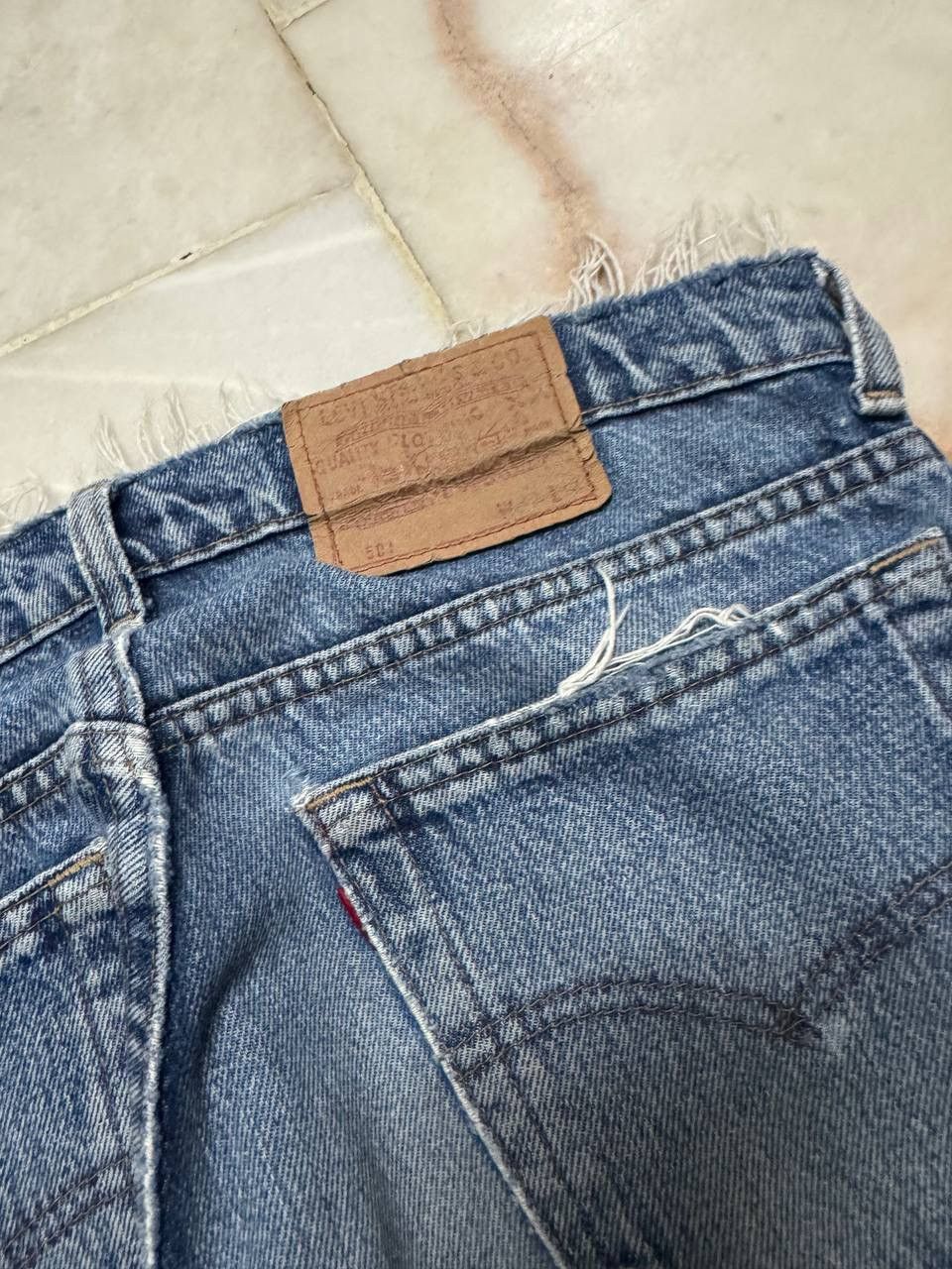 Levi's 💥Grunge💥Vintage 90's 501 Faded Distressed Ripped Blue Jeans Size US 31 - 13 Thumbnail
