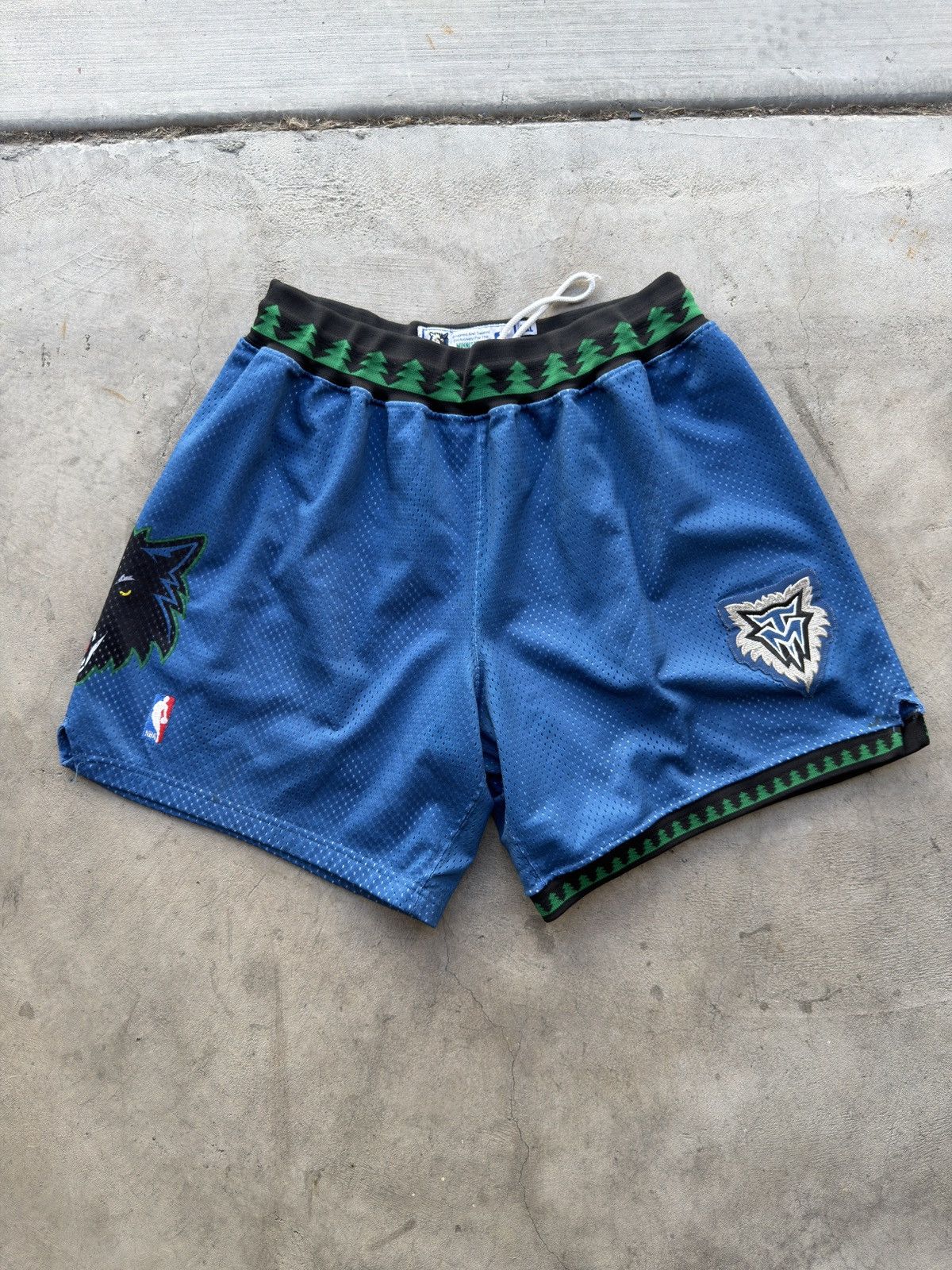 Starter Vintage Minnesota Timberwolves Starter Shorts NBA XXL Size US 34 / EU 50 - 1 Thumbnail