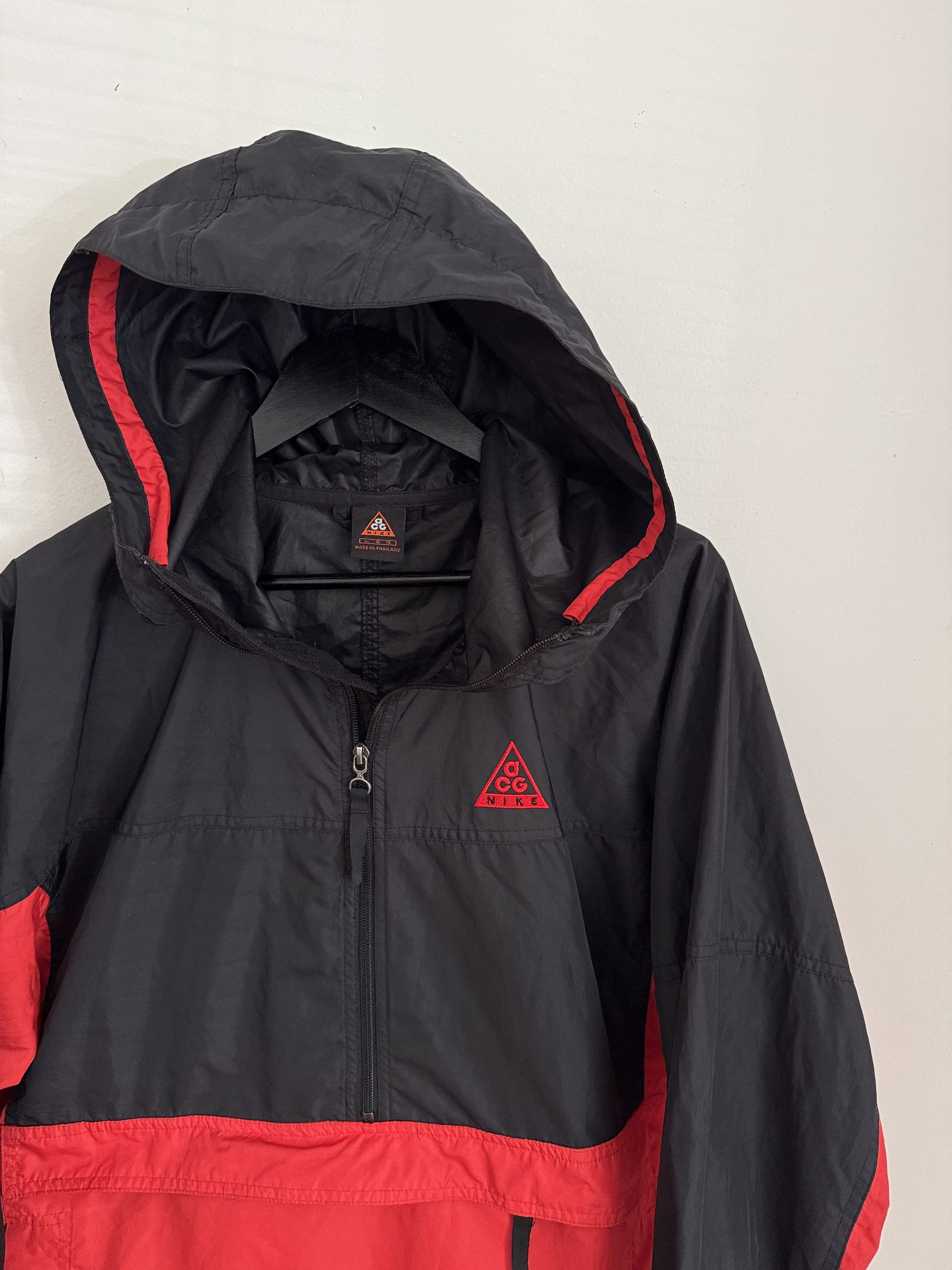 Nike ACG Vintage Nike ACG Packable Anorak Jacket Black Red L Size US L / EU 52-54 / 3 - 3 Thumbnail