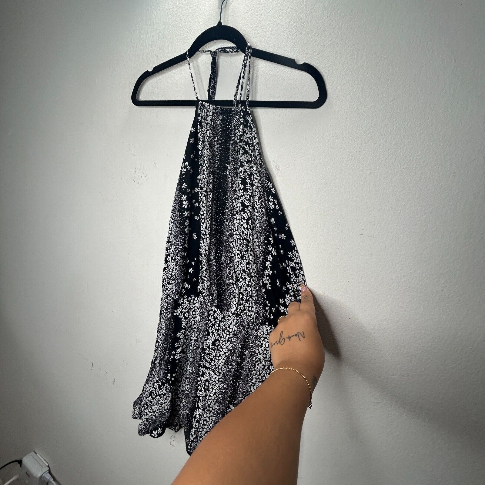 Other Olivaceous Floral Halter Tie Neck Open Back Flowy Romper M Size 30" / US 8 / IT 44 - 3 Thumbnail