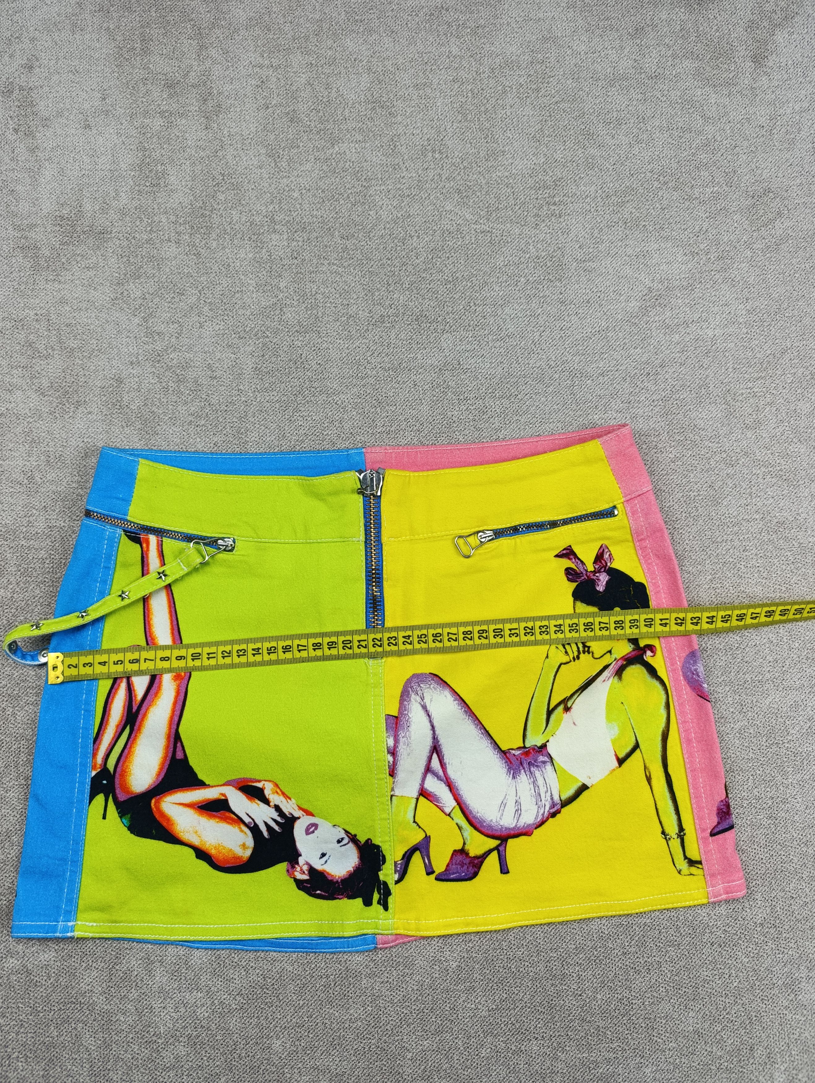Versace Y2K DONATELLO VERSACE LOW WAISTED COLOURFUL MINI SKIRT Size 27" / US 4 / IT 40 - 15 Thumbnail