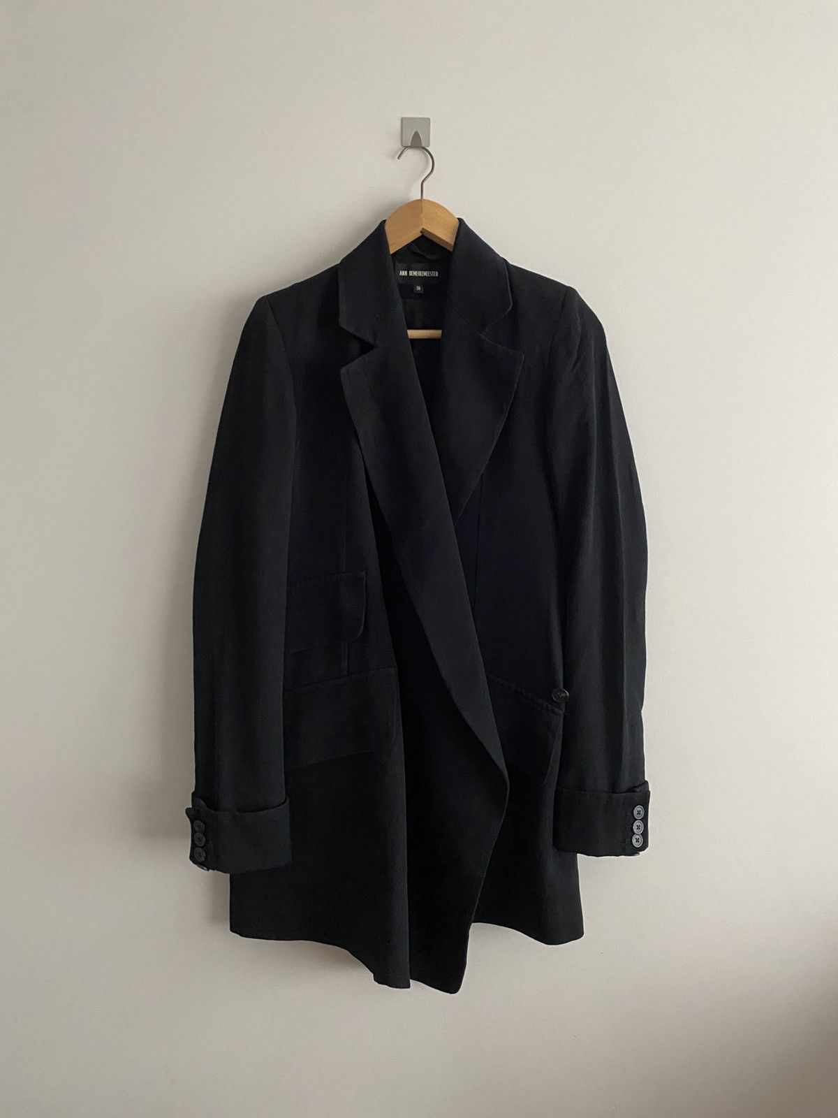 Ann Demeulemeester Ann Demeulemeester avantgarde black coat with asymmetric cut Size XS / US 0-2 / IT 36-38 - 1 Thumbnail