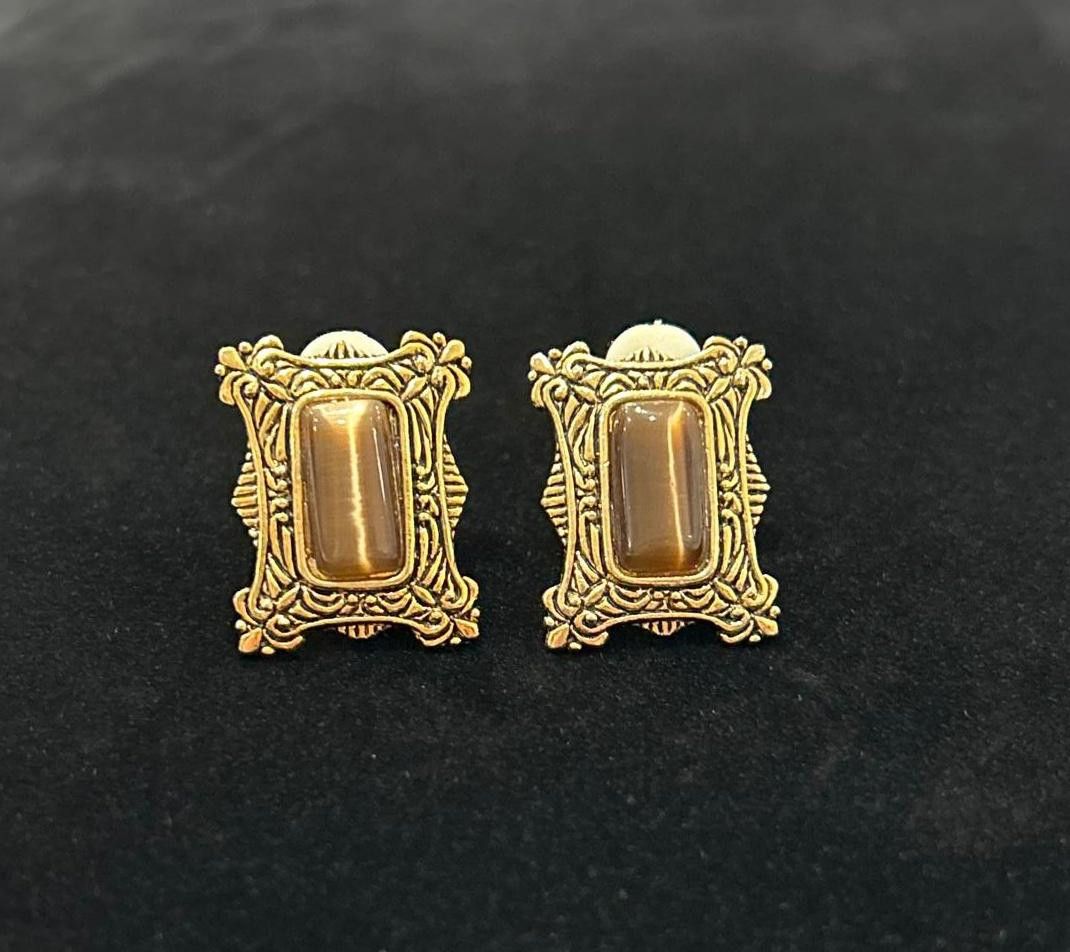 Designer Vintage Clip On Earrings Size ONE SIZE - 1 Thumbnail