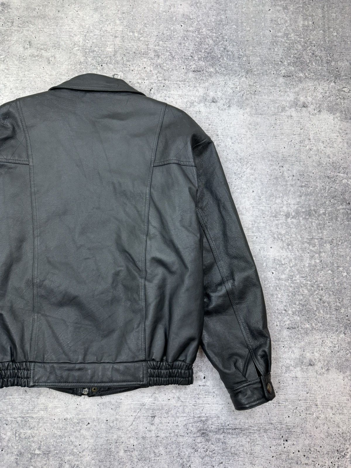 Vintage Vintage Genuine Leather Classic Bomber Leather Jacket Size L Size US L / EU 52-54 / 3 - 15 Thumbnail