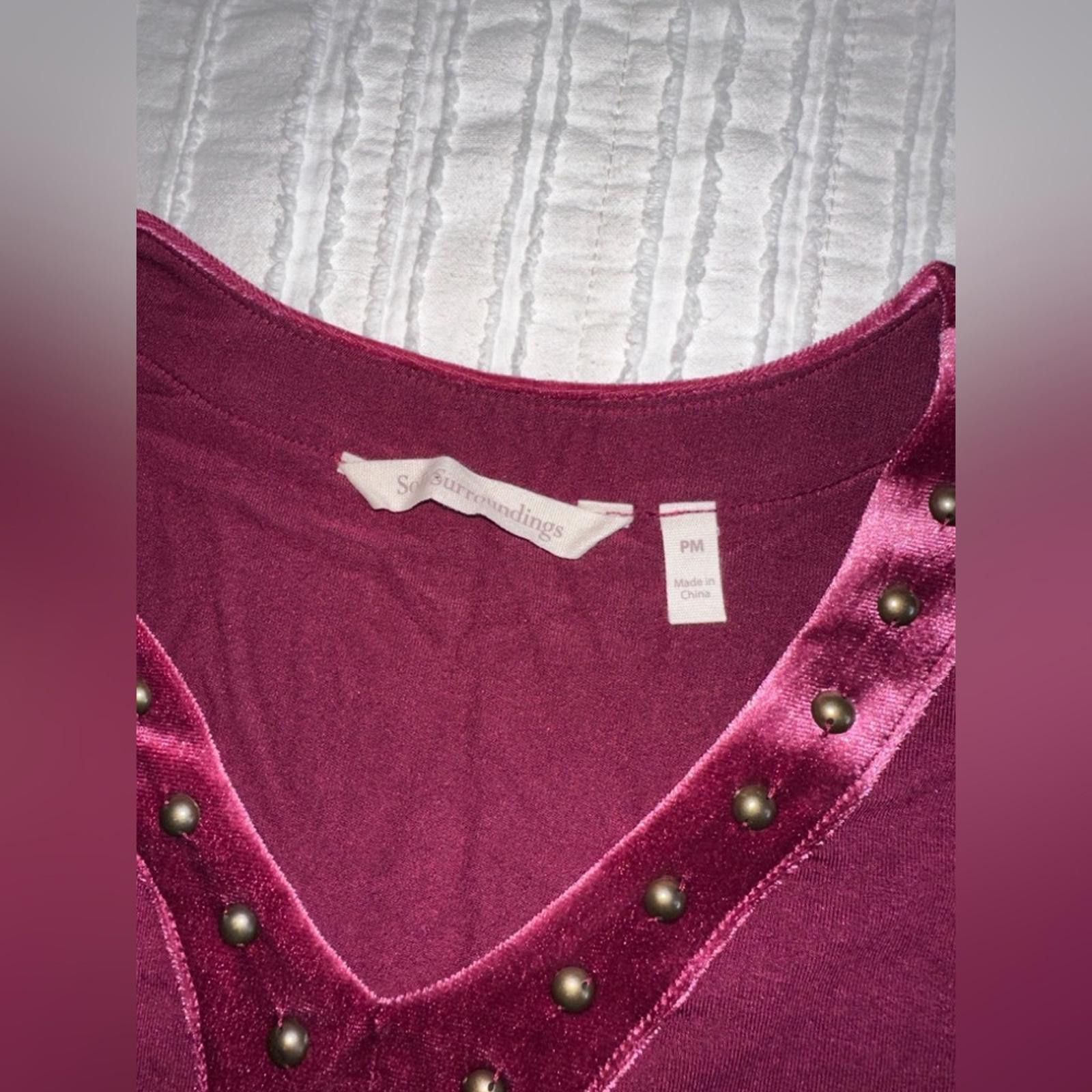 Other Soft Surroundings PM Medium Long sleeve Shirt NWOT V-Neck Size M / US 6-8 / IT 42-44 - 3 Thumbnail