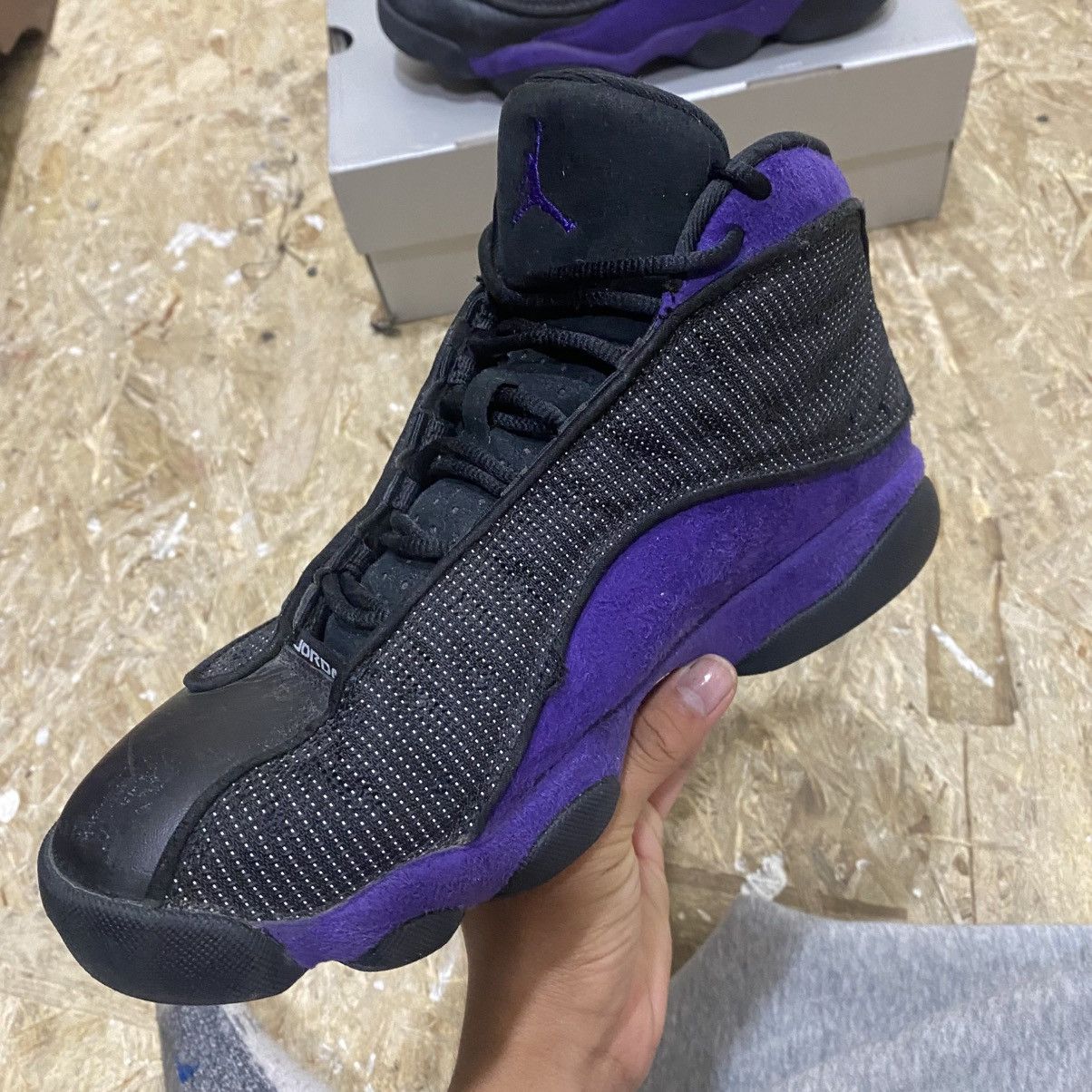 Jordan Brand Nike Air Jordan 13 Retro “Court Purple” (2021) – Size 8 – Size US 8 / EU 41 - 5 Thumbnail
