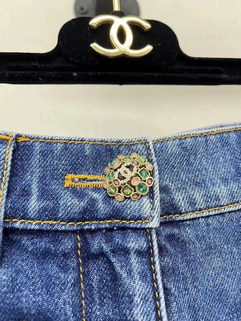 Chanel Chanel 22K Gemstone Diamond Buckle Denim Shorts Size 24" / US 00 / IT 34 - 3 Thumbnail
