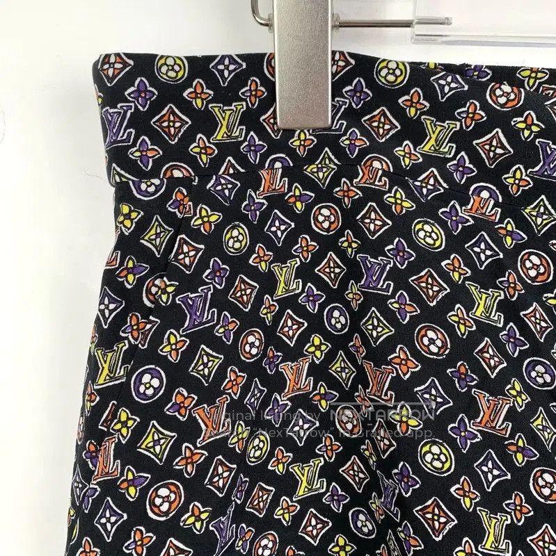 Louis Vuitton Louis Vuitton Colorful Silk Women's Shorts . Size 28" / US 6 / IT 42 - 3 Thumbnail