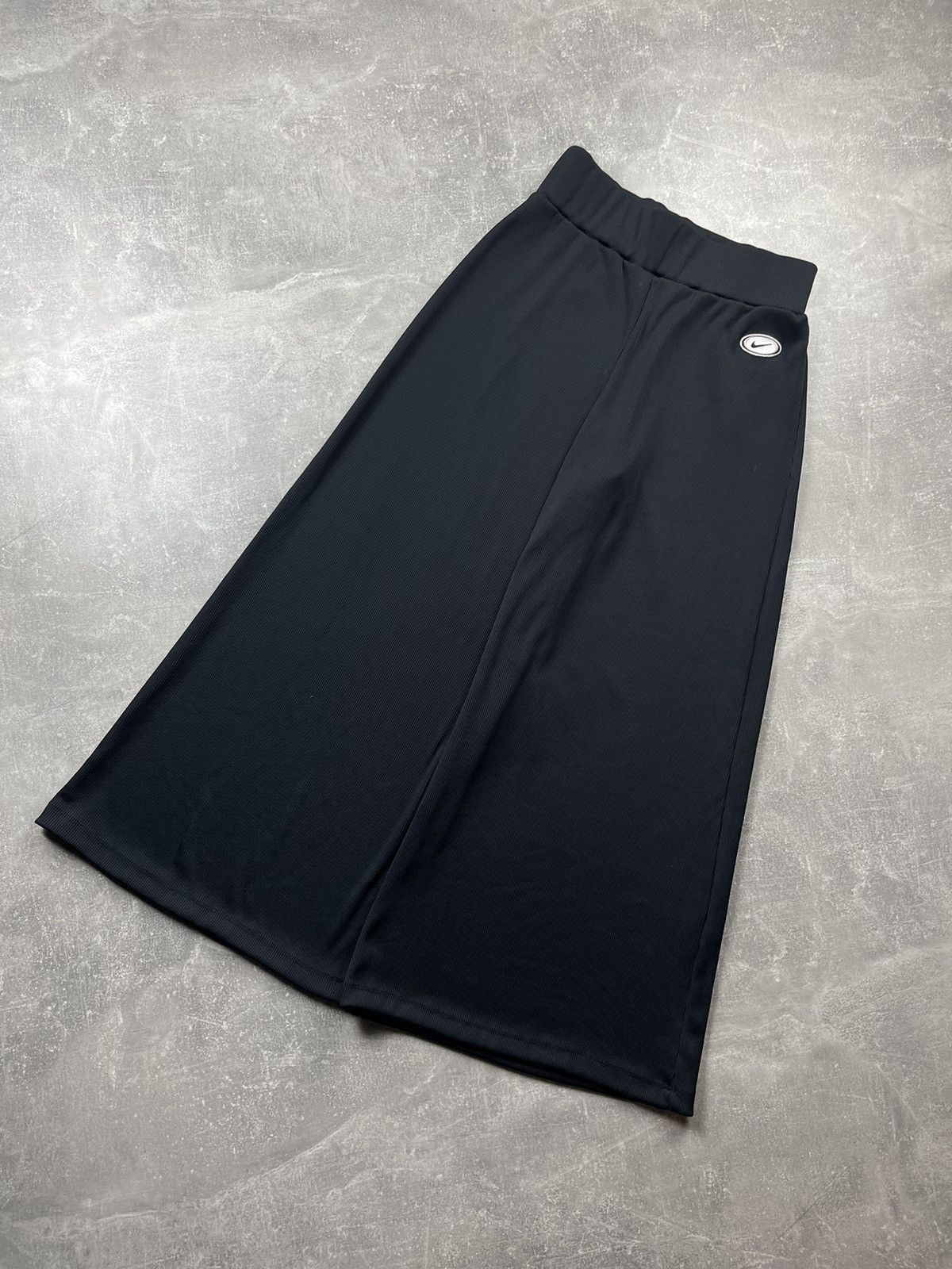 Nike Nike Black Pleated Wide-Leg Culotte Pants Tech Knit Fabric Size 28" / US 6 / IT 42 - 1 Thumbnail