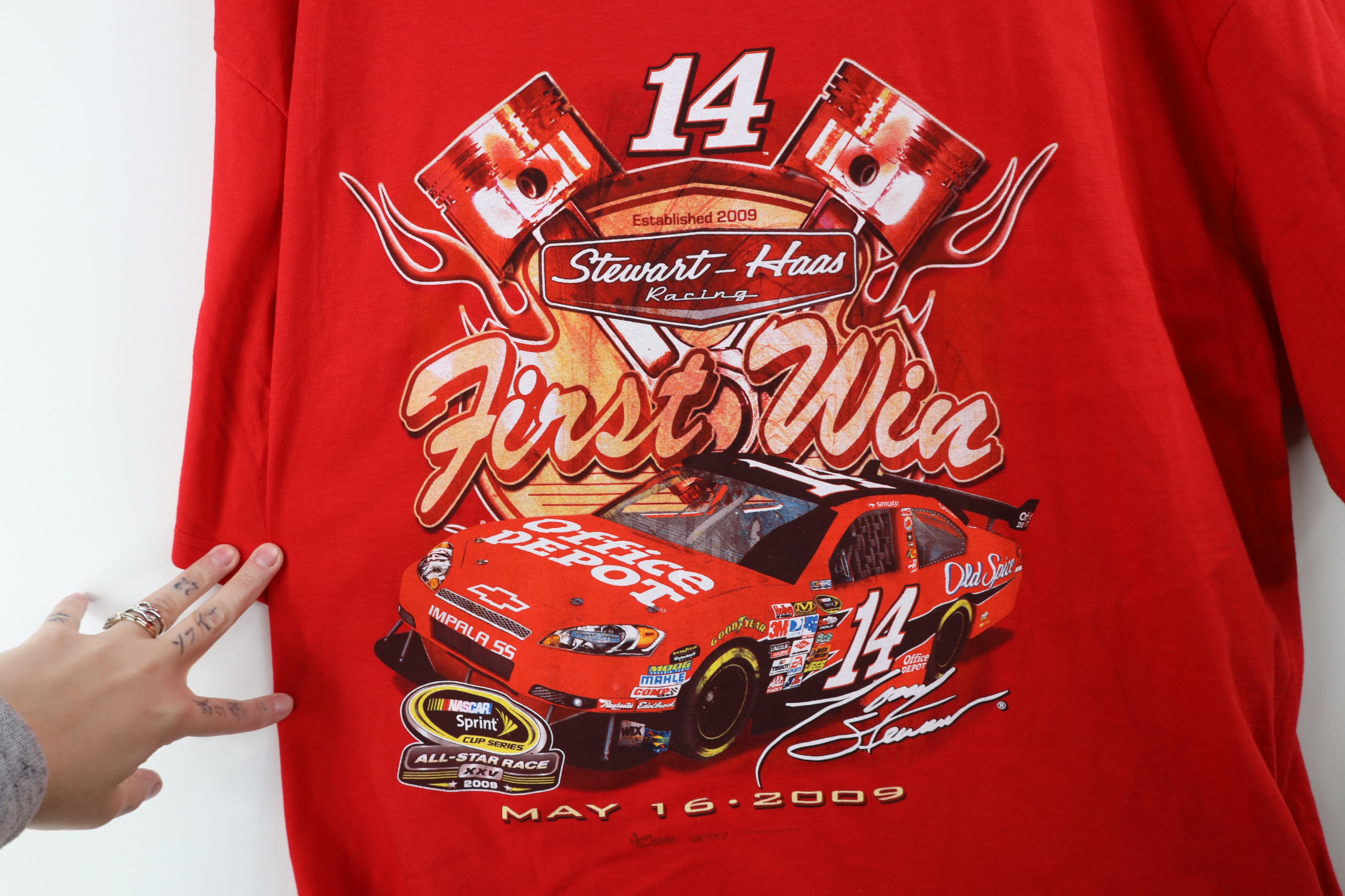 Vintage Vintage Y2K 2009 NASCAR Tony Stewart Racing T-Shirt Cotton Size US XXL / EU 58 / 5 - 4 Thumbnail