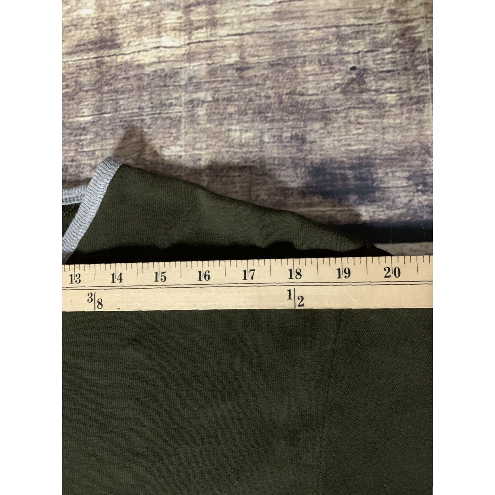 Tommy Hilfiger VINTAGE Tommy Hilfiger Men’s Green V-Neck T-Shirt Large Hunter 2000s Short Sleeve Mens Green Size US L / EU 52-54 / 3 - 5 Thumbnail