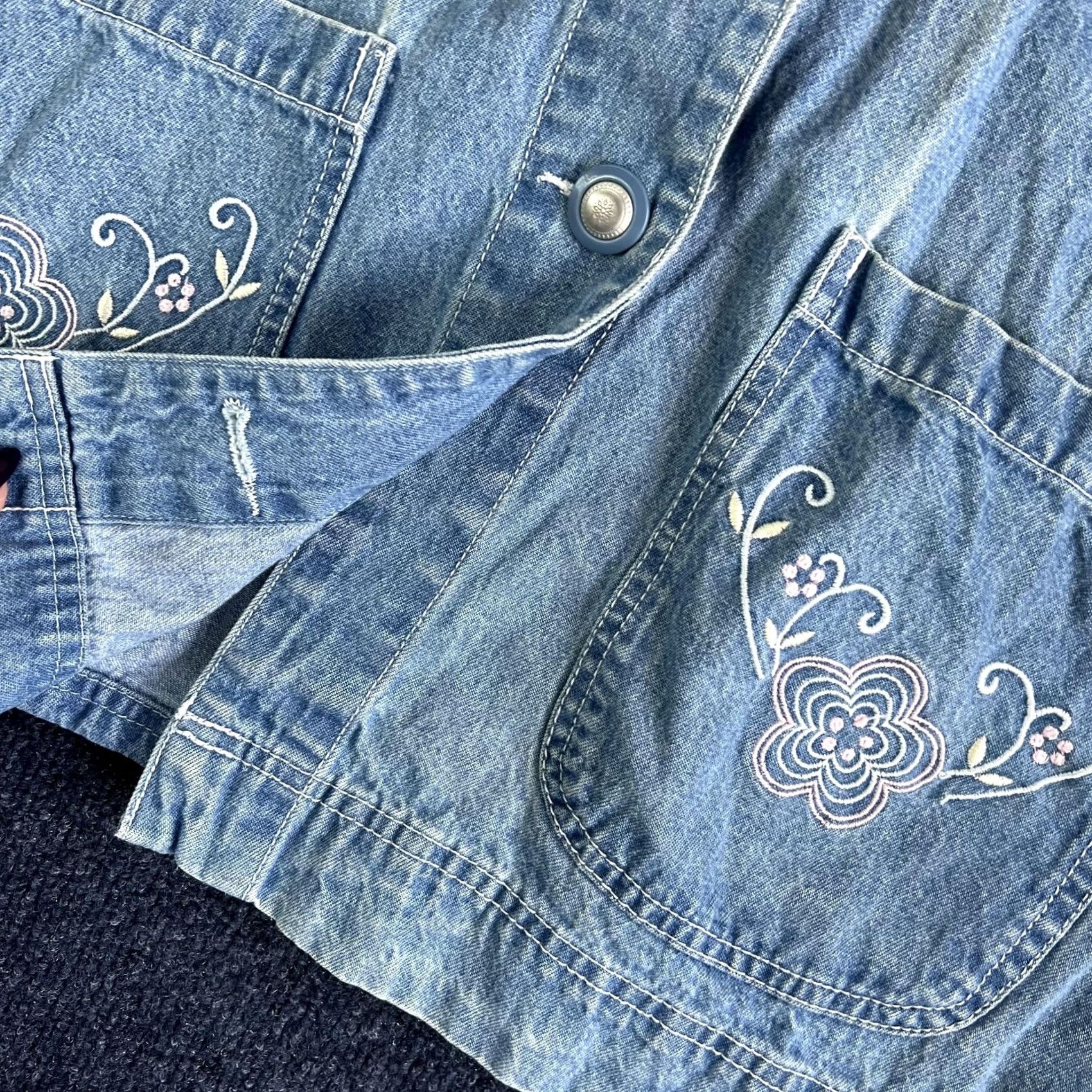 Tudor VINTAGE Tudor Court Jacket Womens Large Blue Denim Floral Embroidered Choir Coat Size L / US 10 / IT 46 - 3 Thumbnail
