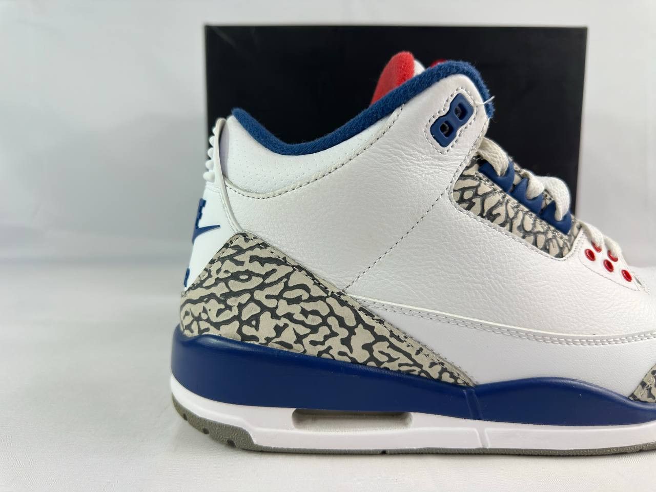 Nike Nike Air Jordan 3 Retro OG Mid True Blue Size US 10 / EU 43 - 2 Thumbnail