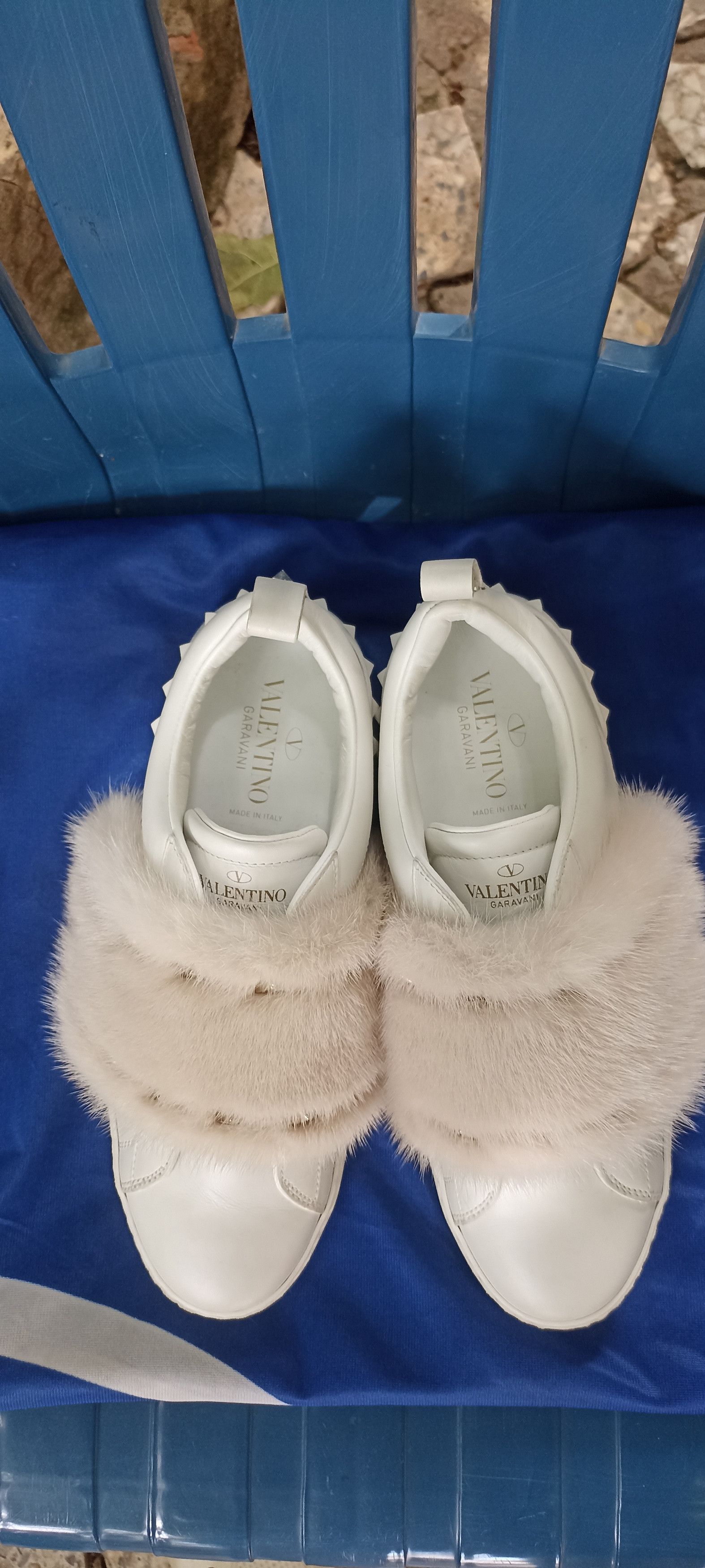 Valentino Valentino Garavani Fur Trim Sneakers White Size US 9 / IT 39 - 1 Thumbnail