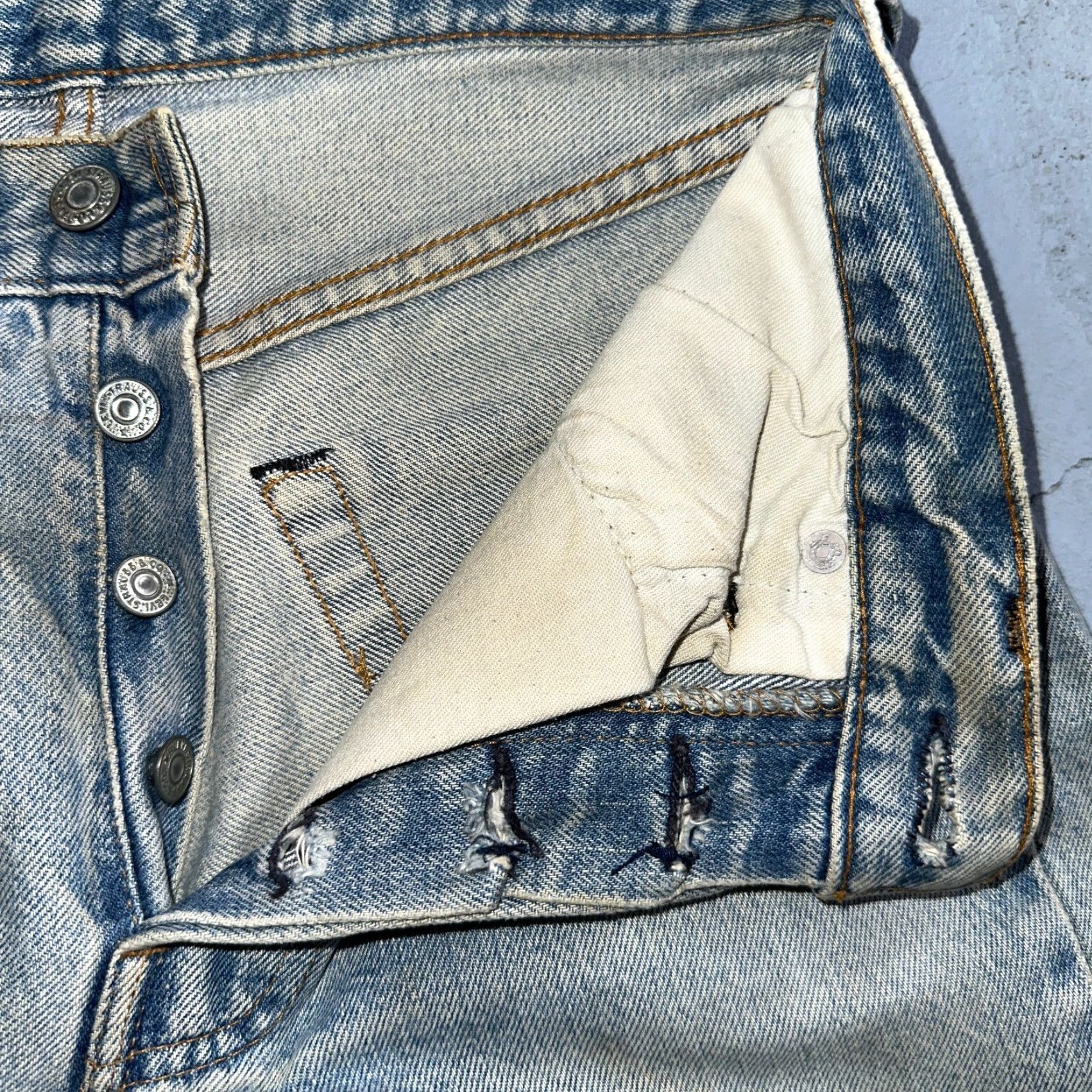 Levi's VINTAGE Levi's 501 XX Jeans Light Wash Distressed 27x28 USA 80s Mens Size US 27 - 5 Thumbnail