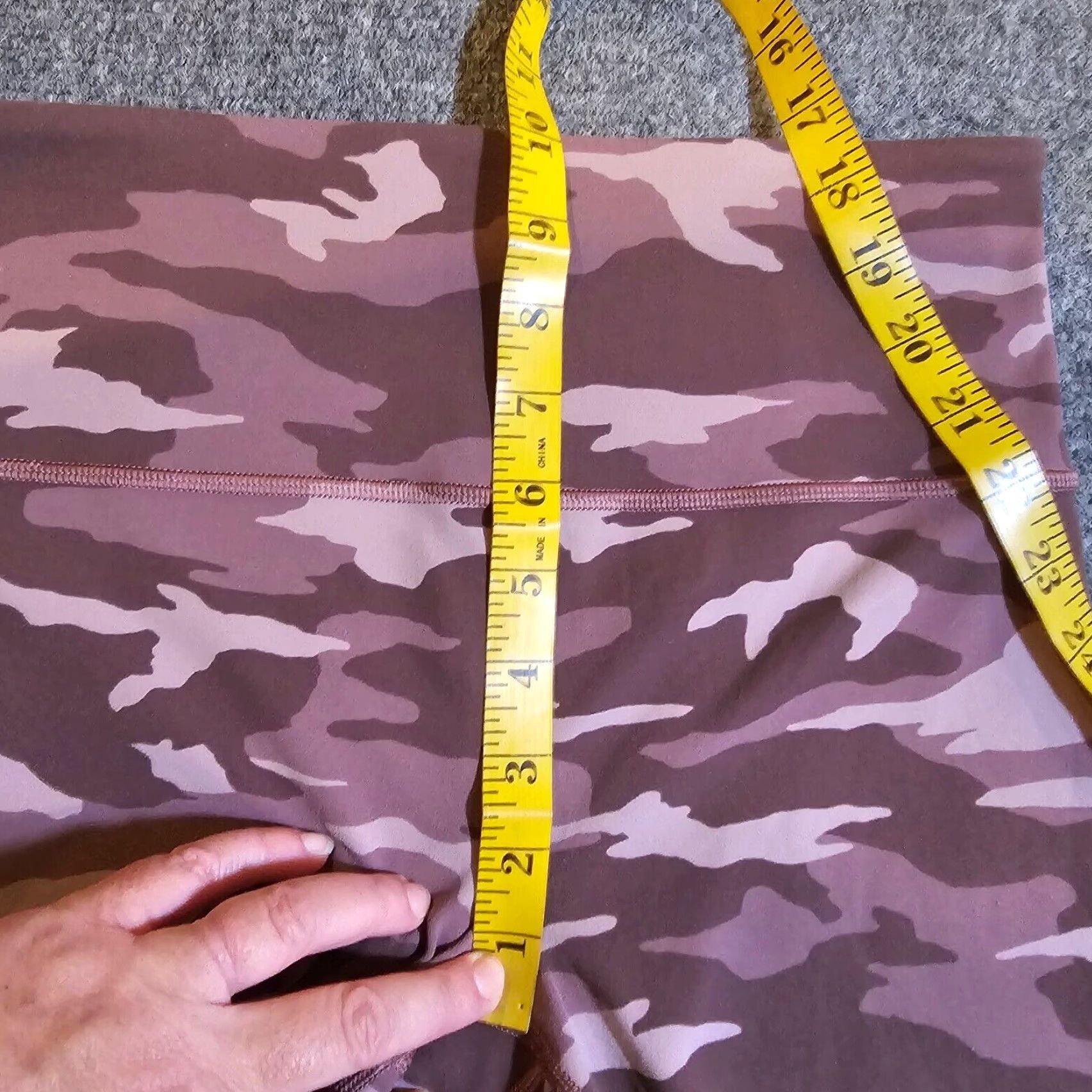 Athleta Athleta Pants Womens Small Pink Camo Elation 7/8 Cropped Stretch Athletic Causal Size 28" / US 6 / IT 42 - 6 Thumbnail
