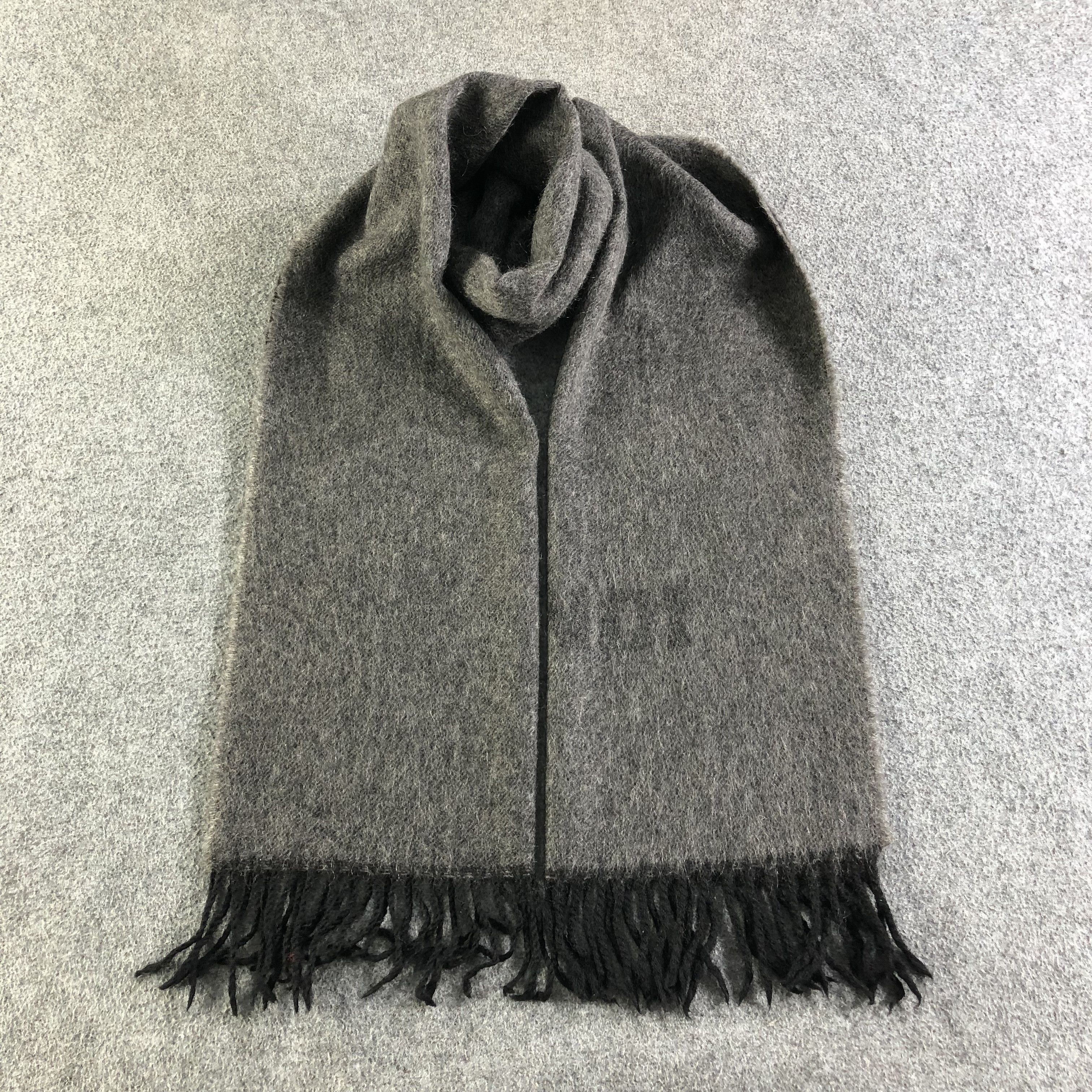 Fendi Fendi Wool Scarf Muffler Neckwear V2074 Size ONE SIZE - 1 Thumbnail