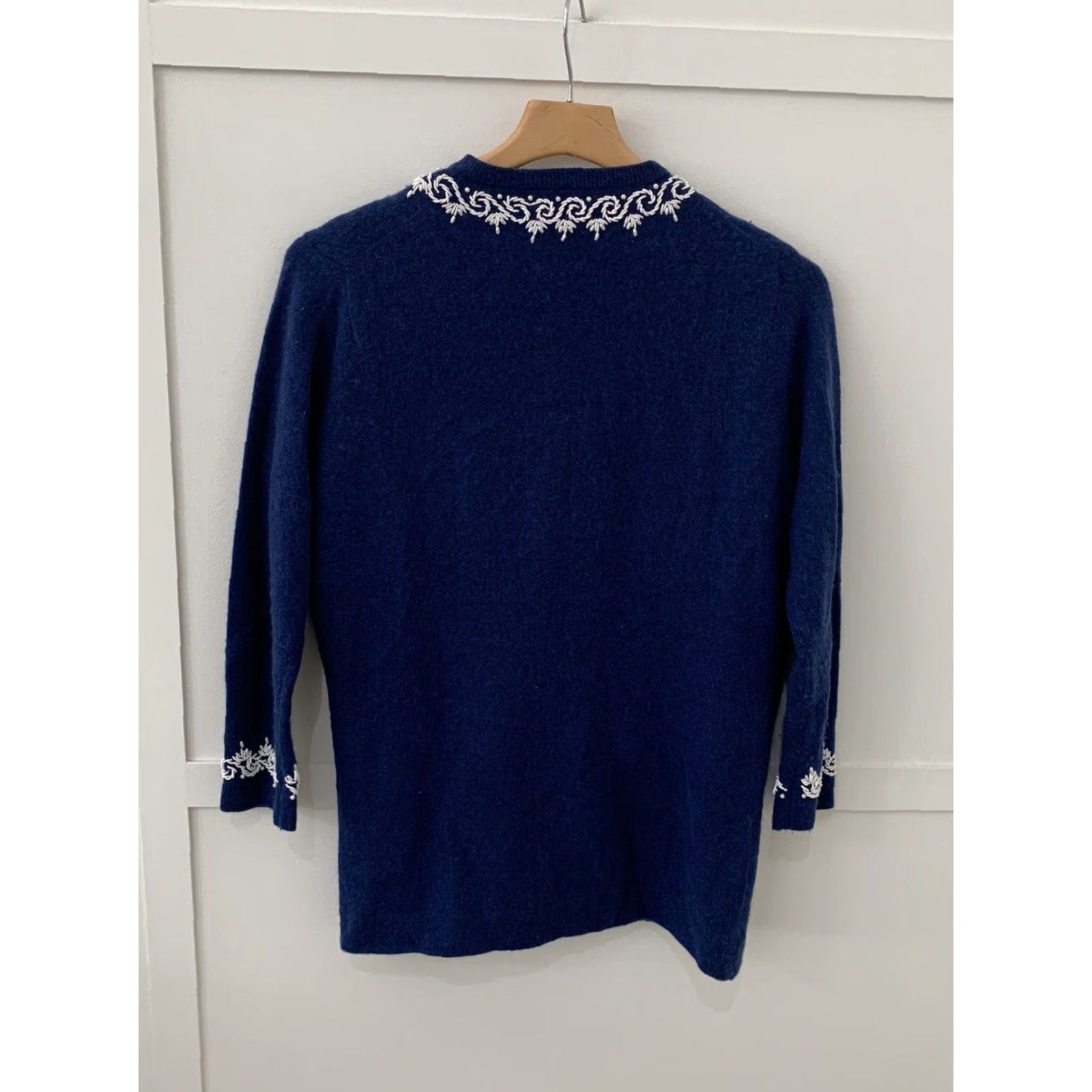 Vintage VINTAGE Wang's Fashion Women's Cardigan Sweater 1960s Rockabilly Beaded Navy Size S/M Size S / US 4 / IT 40 - 2 Thumbnail