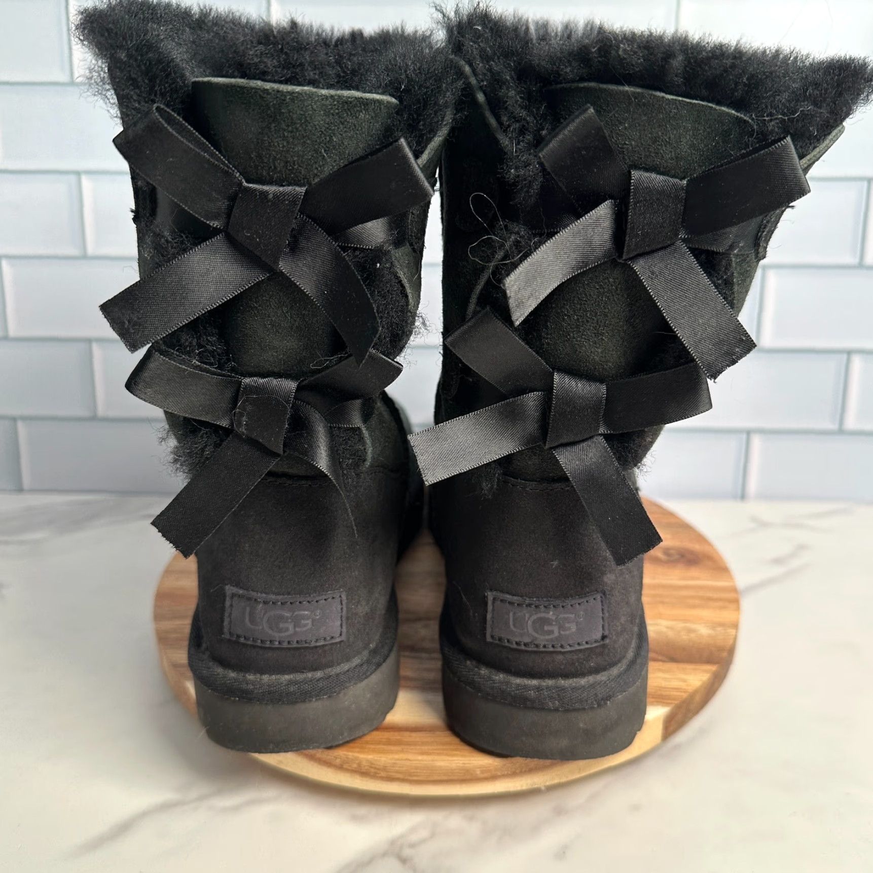 Ugg UGG Bailey Bow II Boots Womens Size 8 Black Satin Bows Sheepskin Size US 6 / IT 36 - 3 Thumbnail