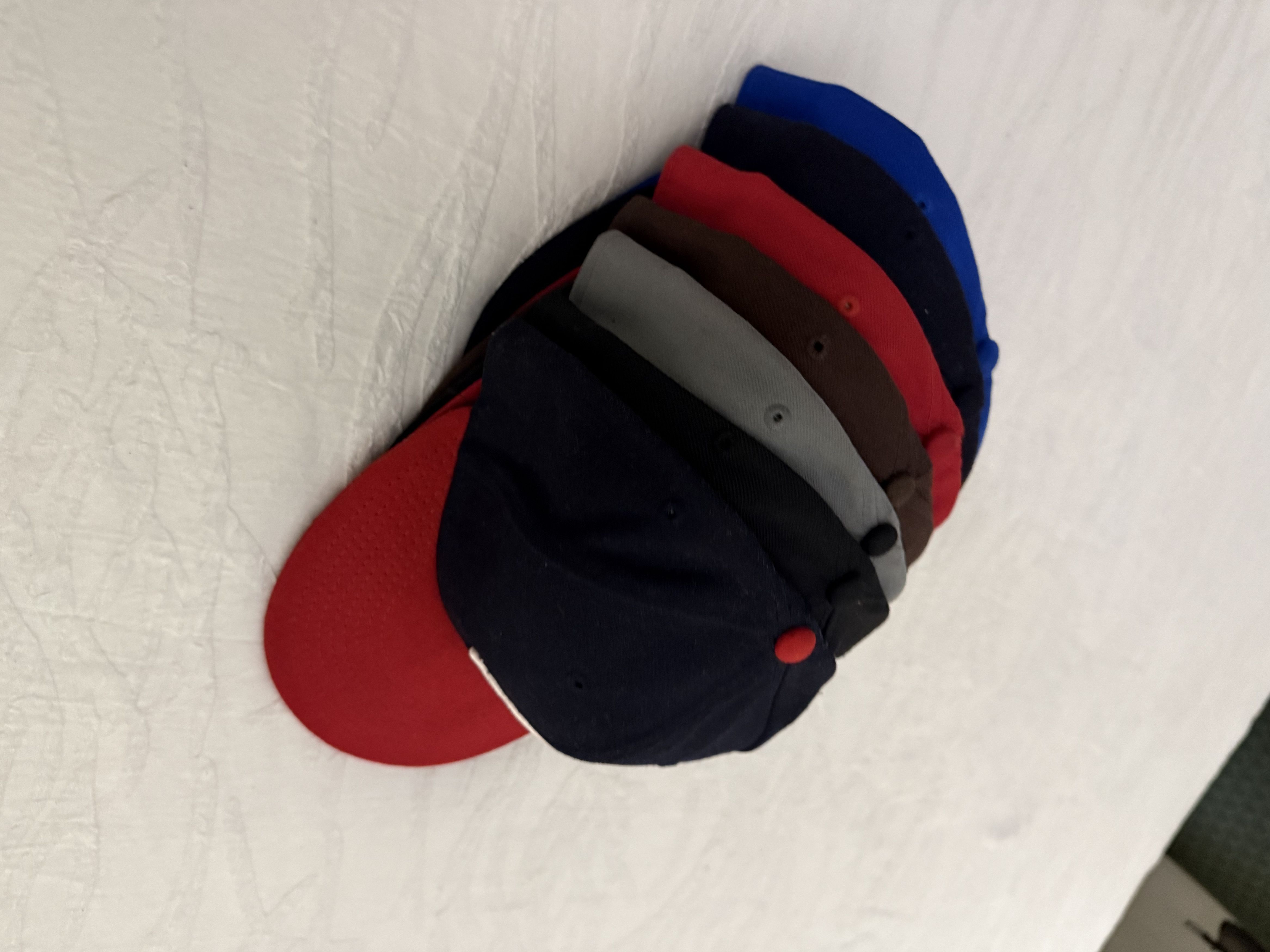 New Era New Era lot fitted hats. 7 1/2 NY Yankees & ATL braves Size ONE SIZE - 4 Thumbnail