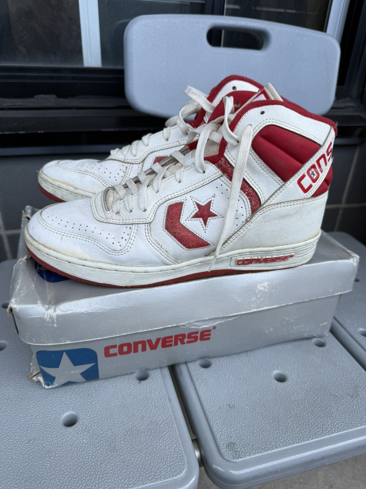 Vintage hi top converse sneaker shoes size 11.5