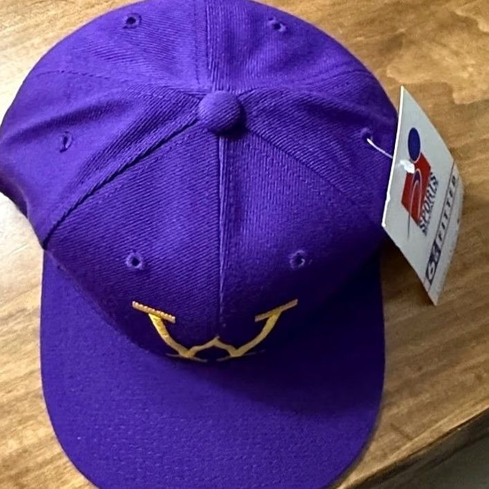 Sports Specialties VINTAGE Washington Huskies Fitted Hat Mens 6 7/8 Purple Wool Flat Bill Nike VTG Size ONE SIZE - 7 Thumbnail