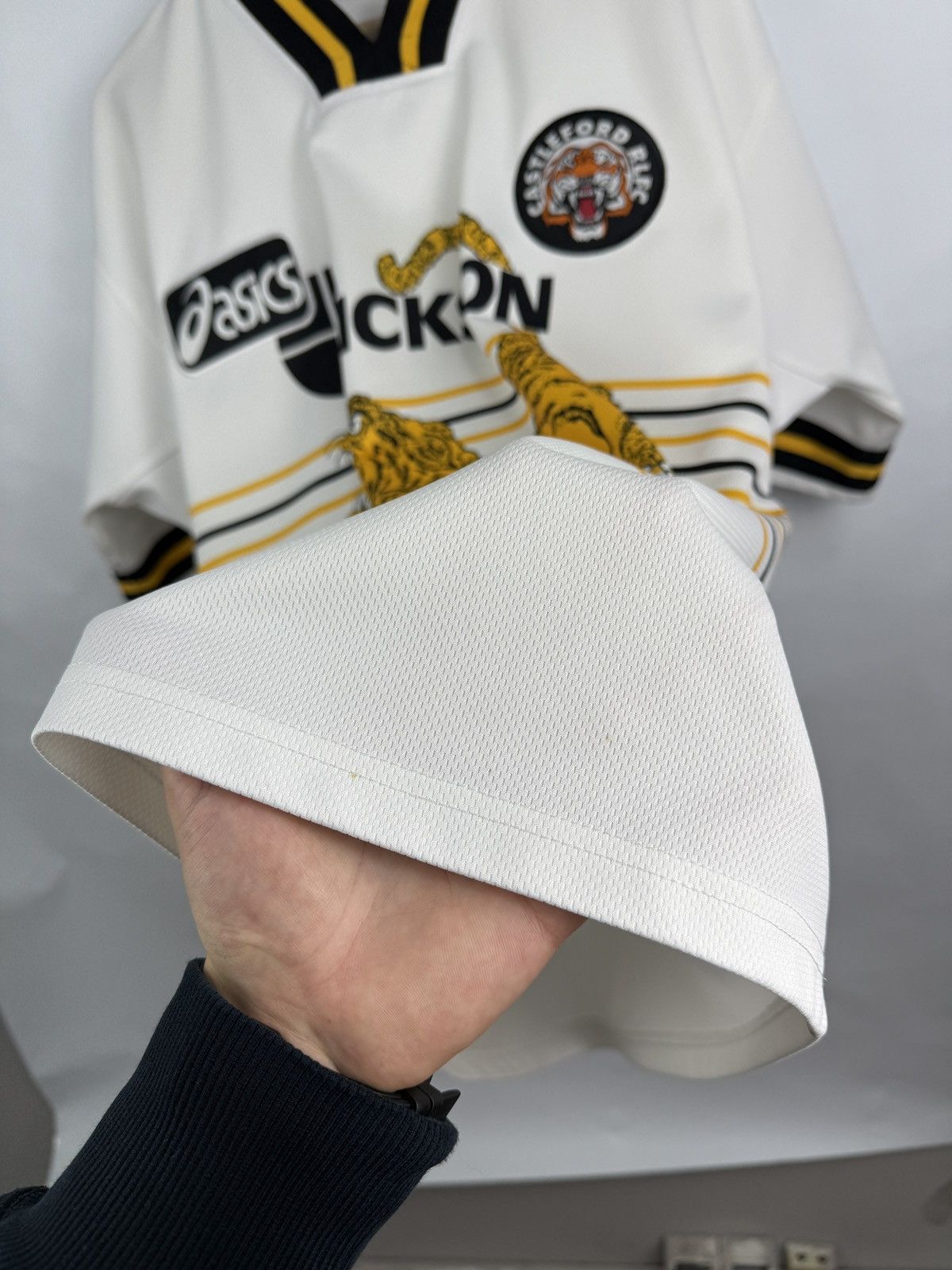 Asics 🏴󠁧󠁢󠁥󠁮󠁧󠁿 Vintage 1997 Asics Castleford Tigers RLFC Rugby Jersey Size US XL / EU 56 / 4 - 10 Thumbnail