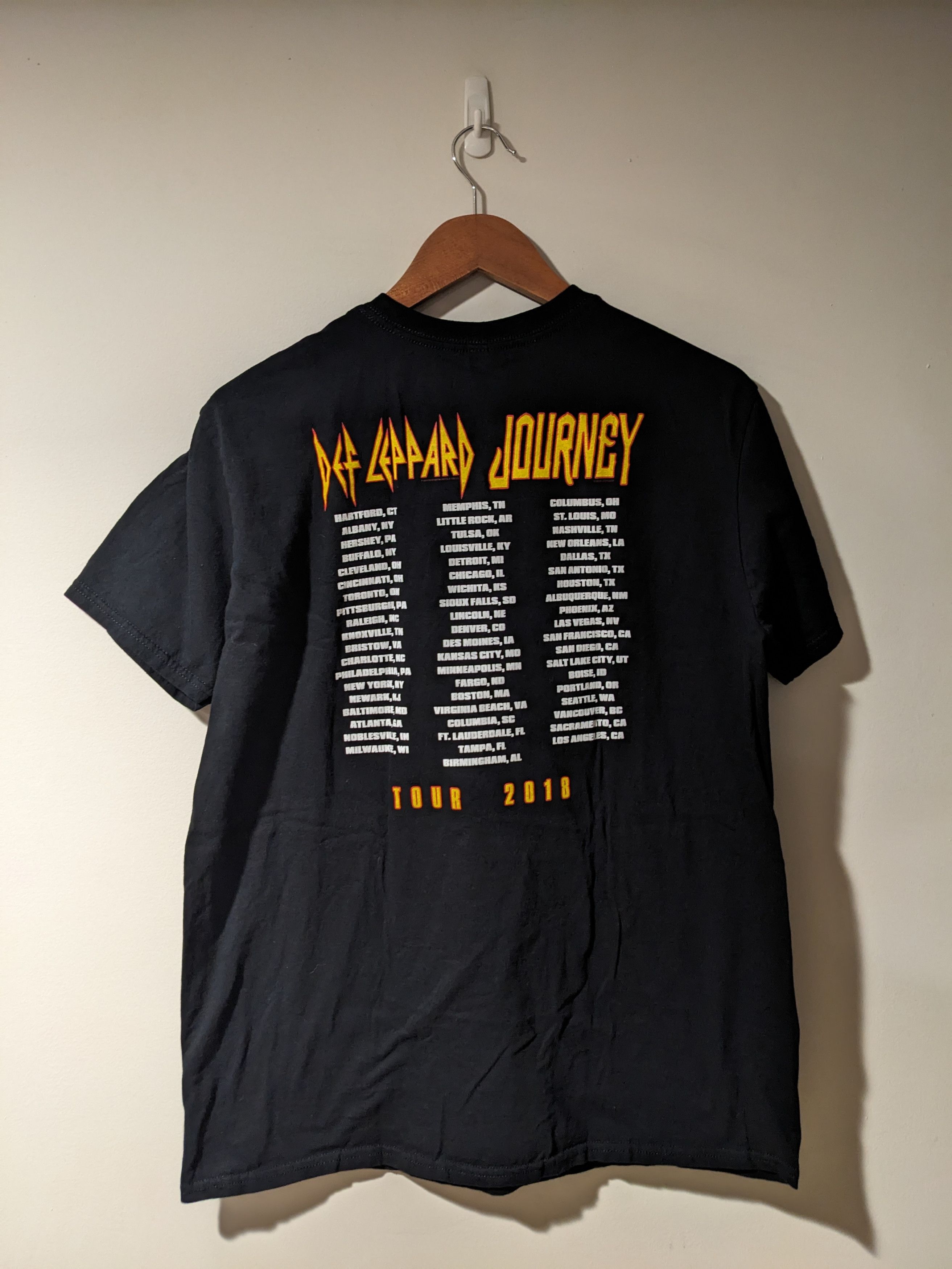 Band Tees × Def Leppard Def Leppard Journey Guitar Pick 2018 Black Large T-Shirt Size US L / EU 52-54 / 3 - 4 Thumbnail