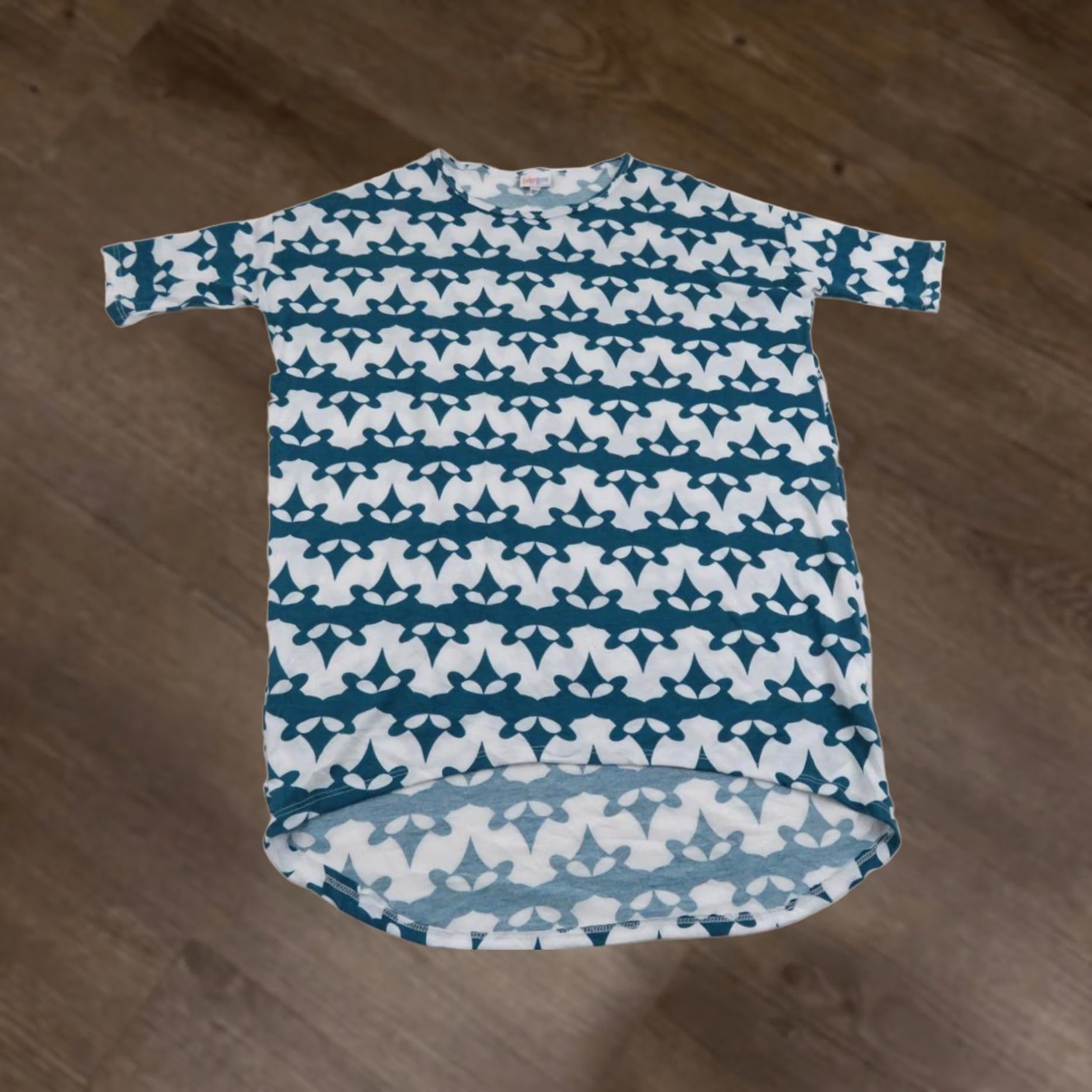 Vintage LuLaRoe Irma Shirt XS Green White Geometric Tunic Geometric Pattern Vintage EUC Womens Size XS / US 0-2 / IT 36-38 - 1 Thumbnail