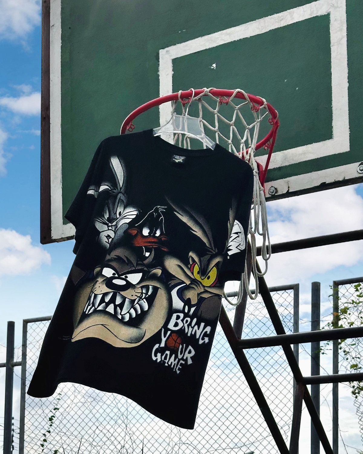 Disney VINTAGE 1996 SPACE JAM BRING YOUR GAME Size US XL / EU 56 / 4 - 1 Thumbnail