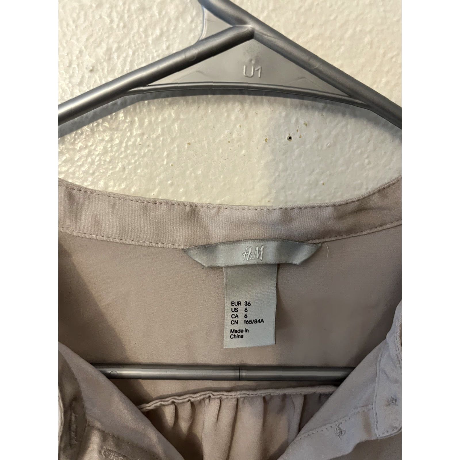 H&M H&M Shirt Woman’s Size 6 Beige Long Sleeve Button Down Blouse Size M / US 6-8 / IT 42-44 - 3 Thumbnail