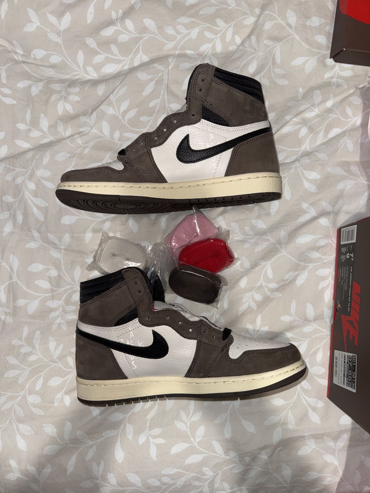 Jordan Brand × Travis Scott OG MOCHA HIGH AJ1 TRAVIS SCOTT Size US 7.5 / EU 40-41 - 1 Thumbnail