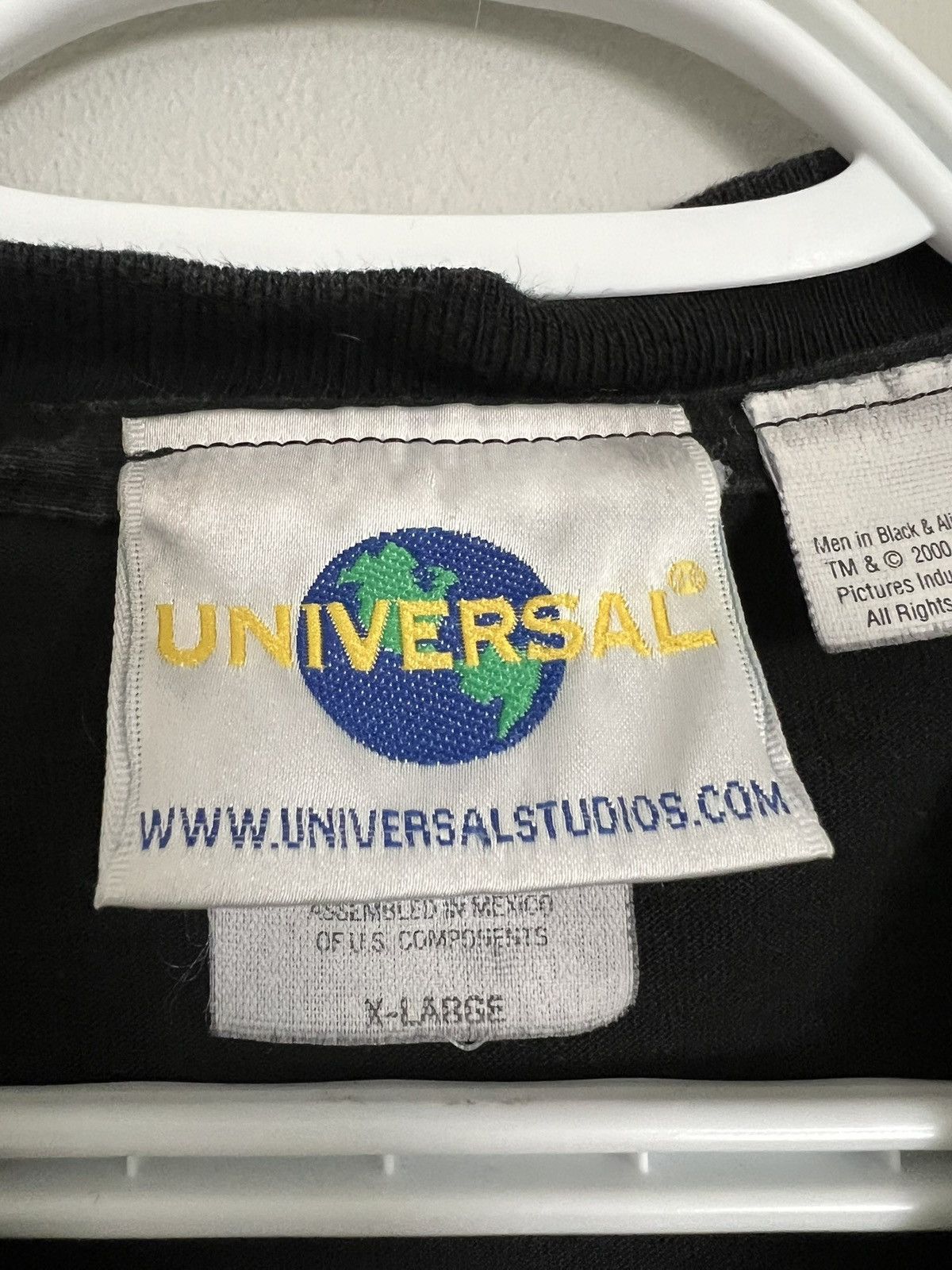 Universal Studios Vintage 2000 MIB Men In Black Alien Attack Promo Movie Tee Size US XL / EU 56 / 4 - 2 Thumbnail