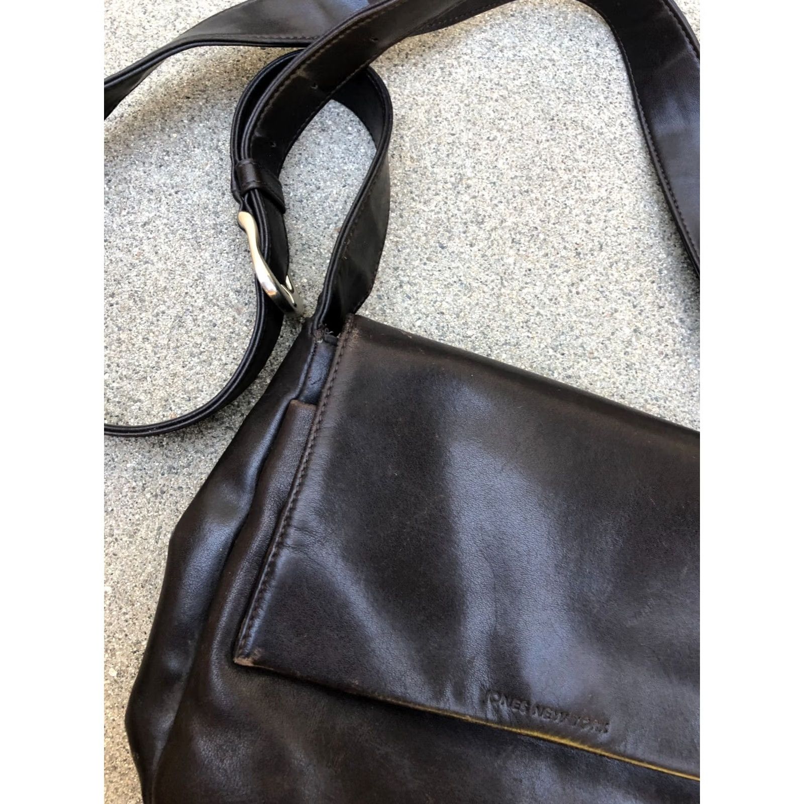 Jones New York JONES NEW YORK Leather Messenger Bag Style Purse Women's Crossbody Black OS? Size ONE SIZE - 2 Thumbnail