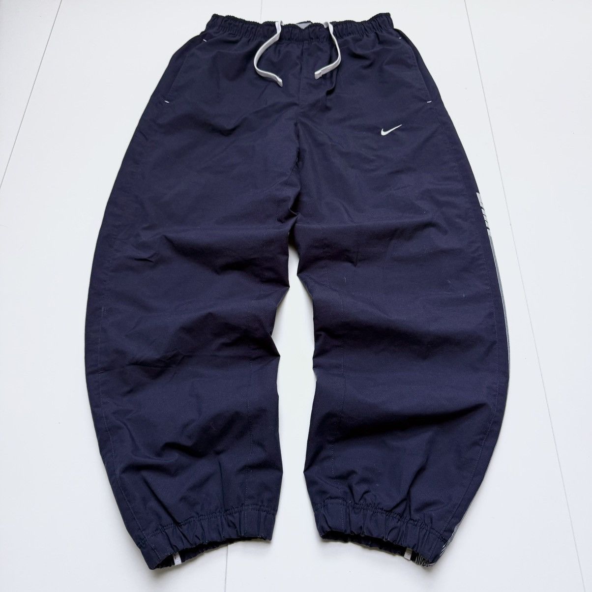 Nike Vintage nike y2k nylon baggy track pants Size US 32 / EU 48 - 2 Thumbnail