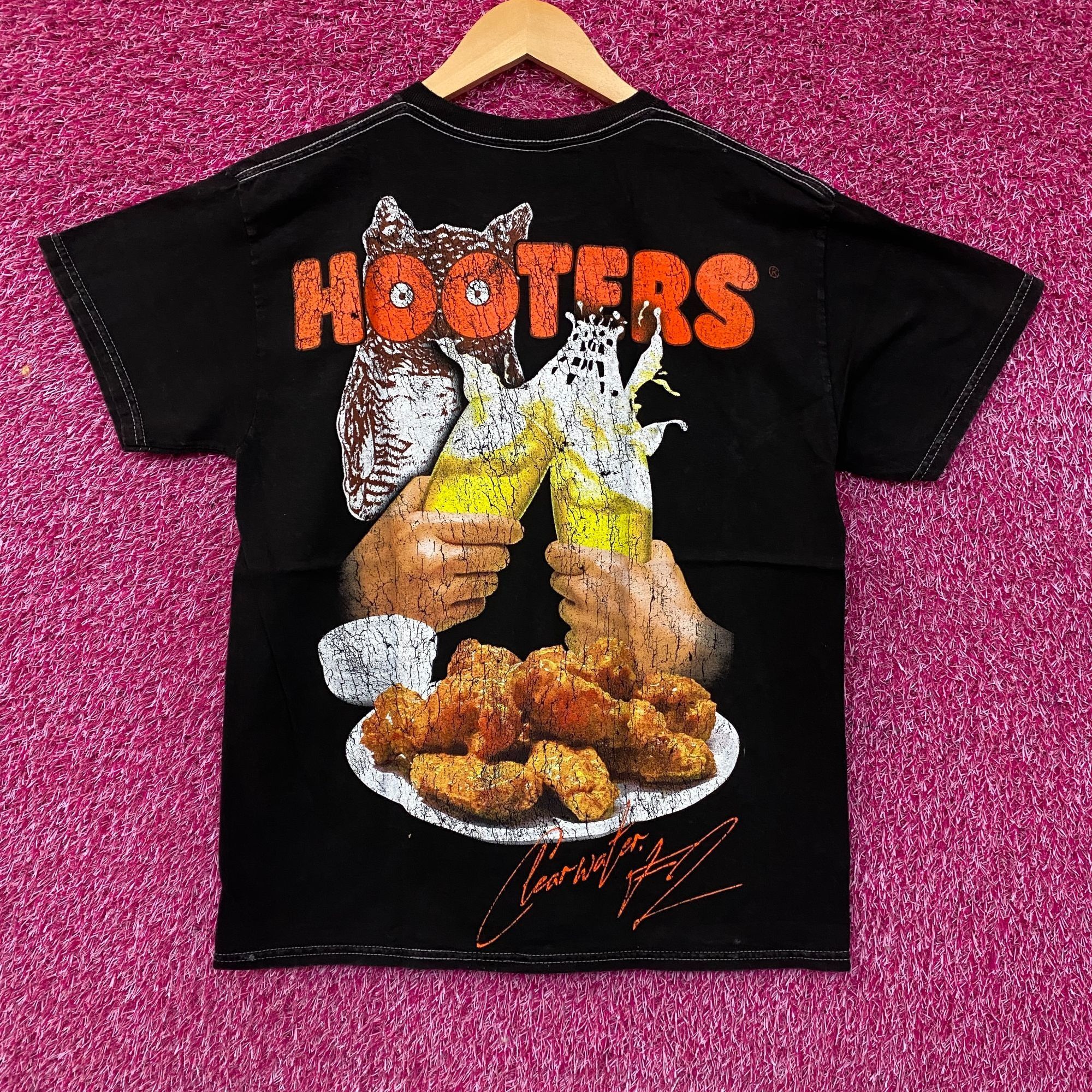 Ripple Junction Hooters Clearwater Promotional Graphic T-Shirt Medium Size US M / EU 48-50 / 2 - 1 Thumbnail