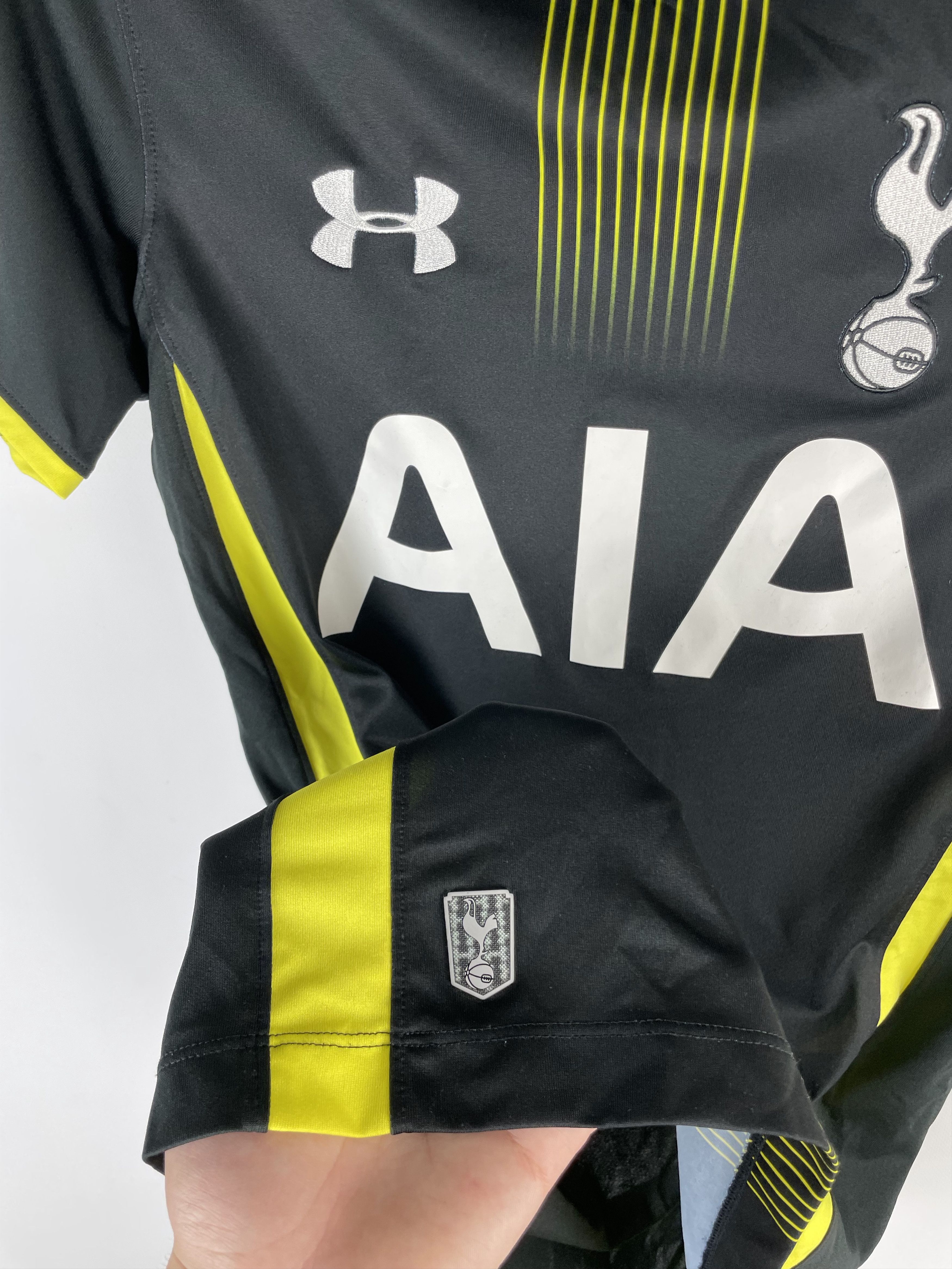 Under Armour UNDER ARMOUR TOTTENHAM HOTSPUR SOCCER JERSEY RETRO Size US S / EU 44-46 / 1 - 7 Thumbnail