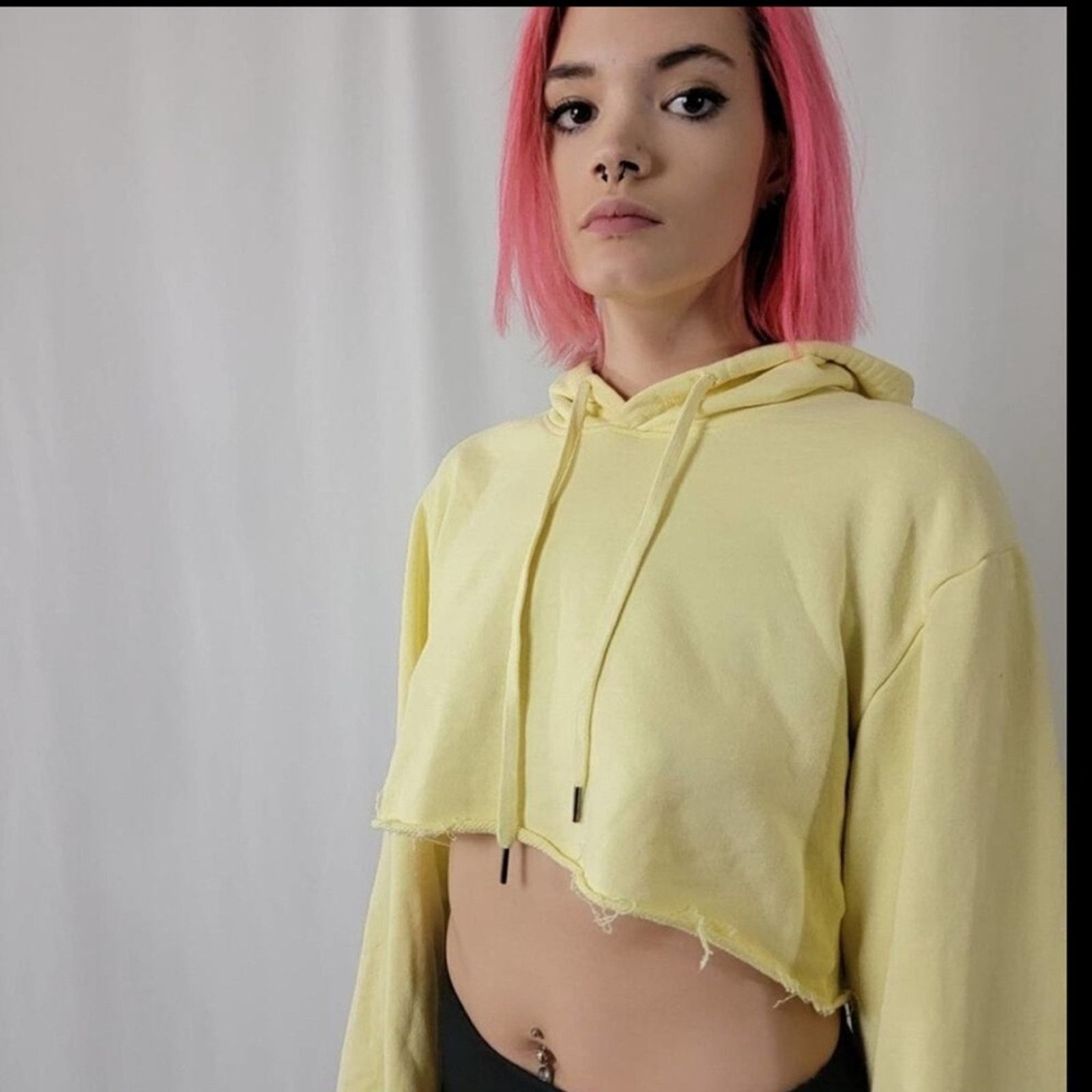 Forever 21 Forever 21 Cropped Bell Sleeve Sweatshirt Size M / US 6-8 / IT 42-44 - 5 Thumbnail