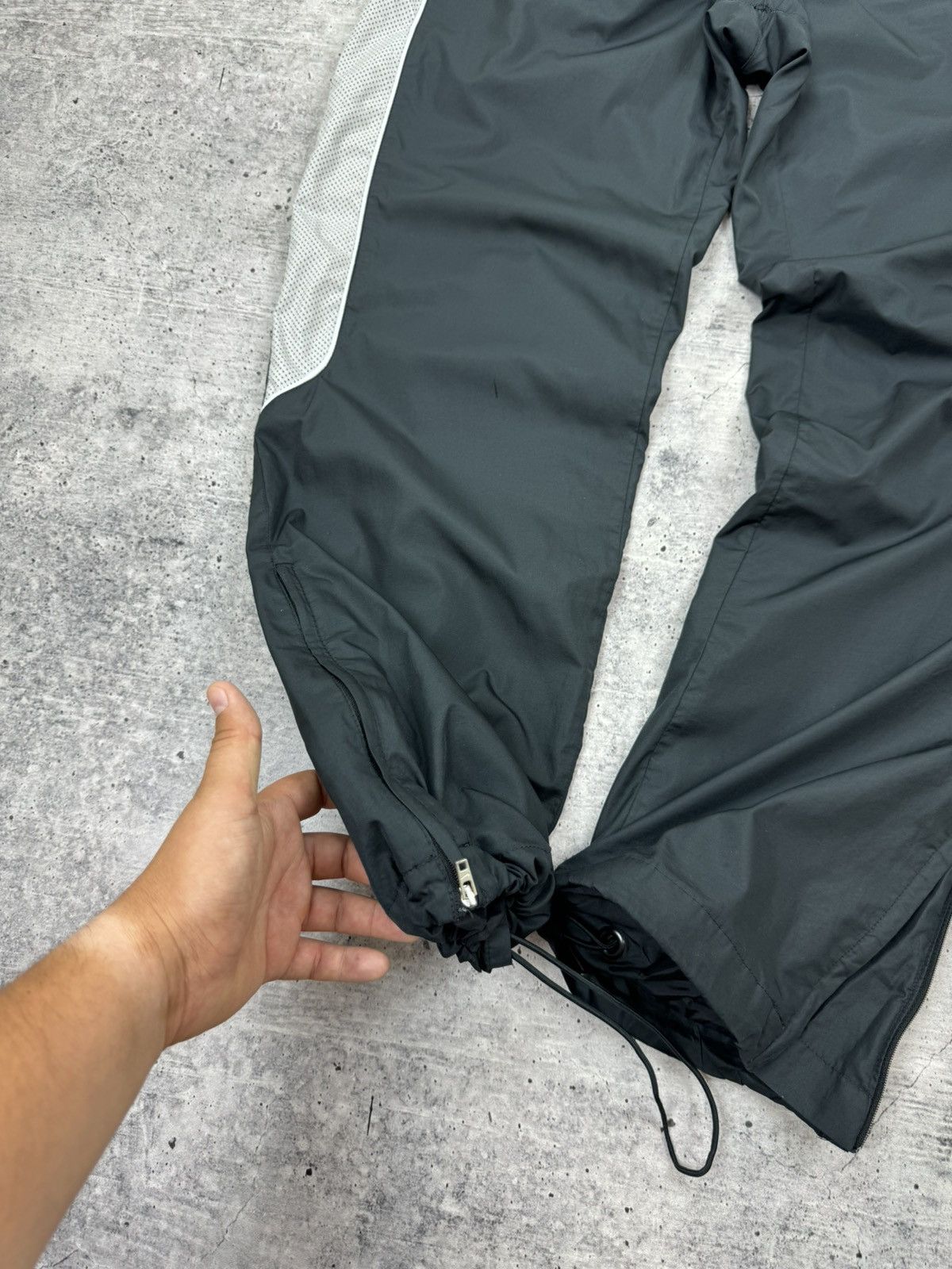Nike Vintage Nike Swoosh Logo Nylon Drill Track Pants Joggers S Size US 30 / EU 46 - 9 Thumbnail