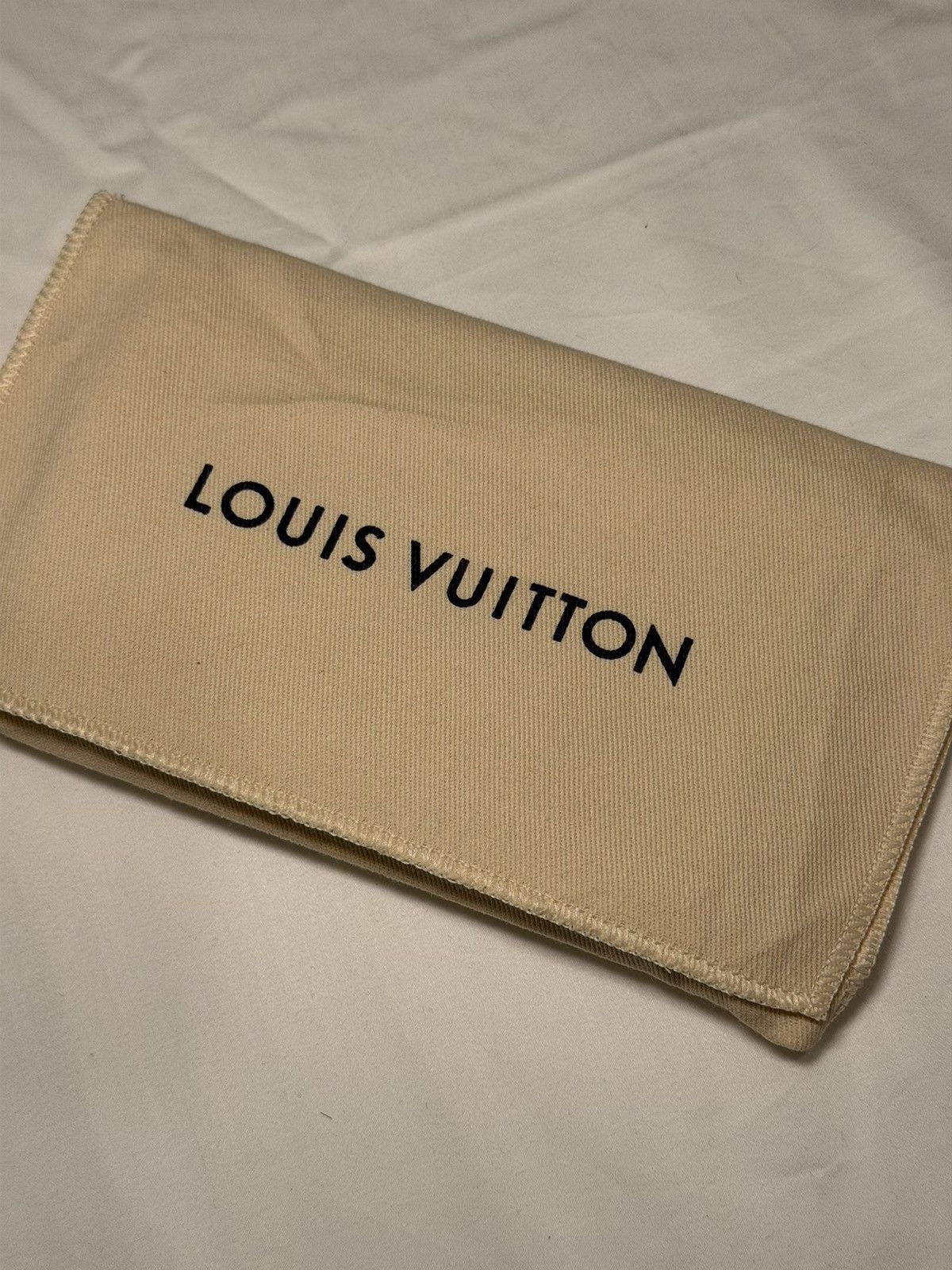 Louis Vuitton Louis Vuitton Monogram Donuts Passport Cover 100% AUTHENTIC Size ONE SIZE - 6 Thumbnail