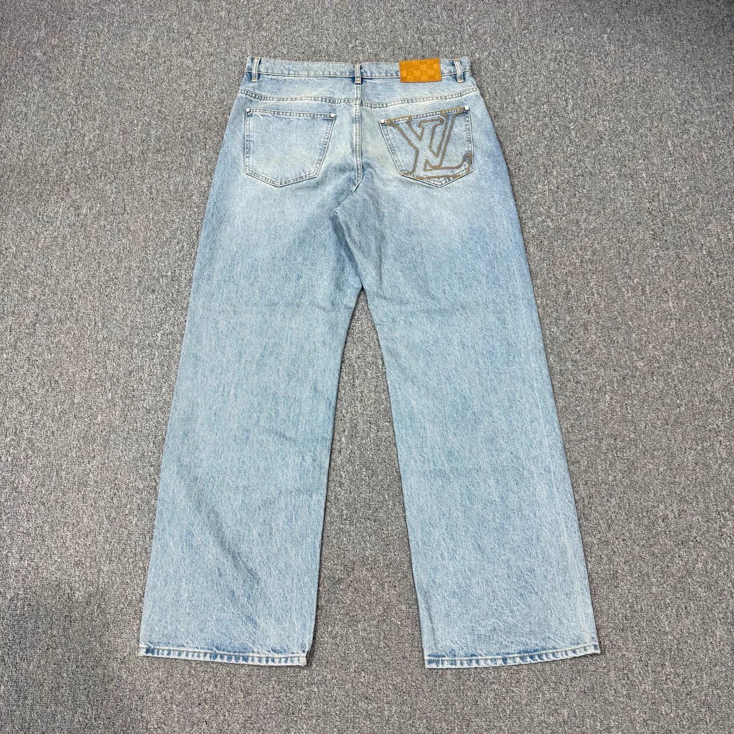 Louis Vuitton LV Embroidered Logo Jeans Women's 34 Unused w/ Tags Size 25" / US 0 / IT 36 - 2 Thumbnail