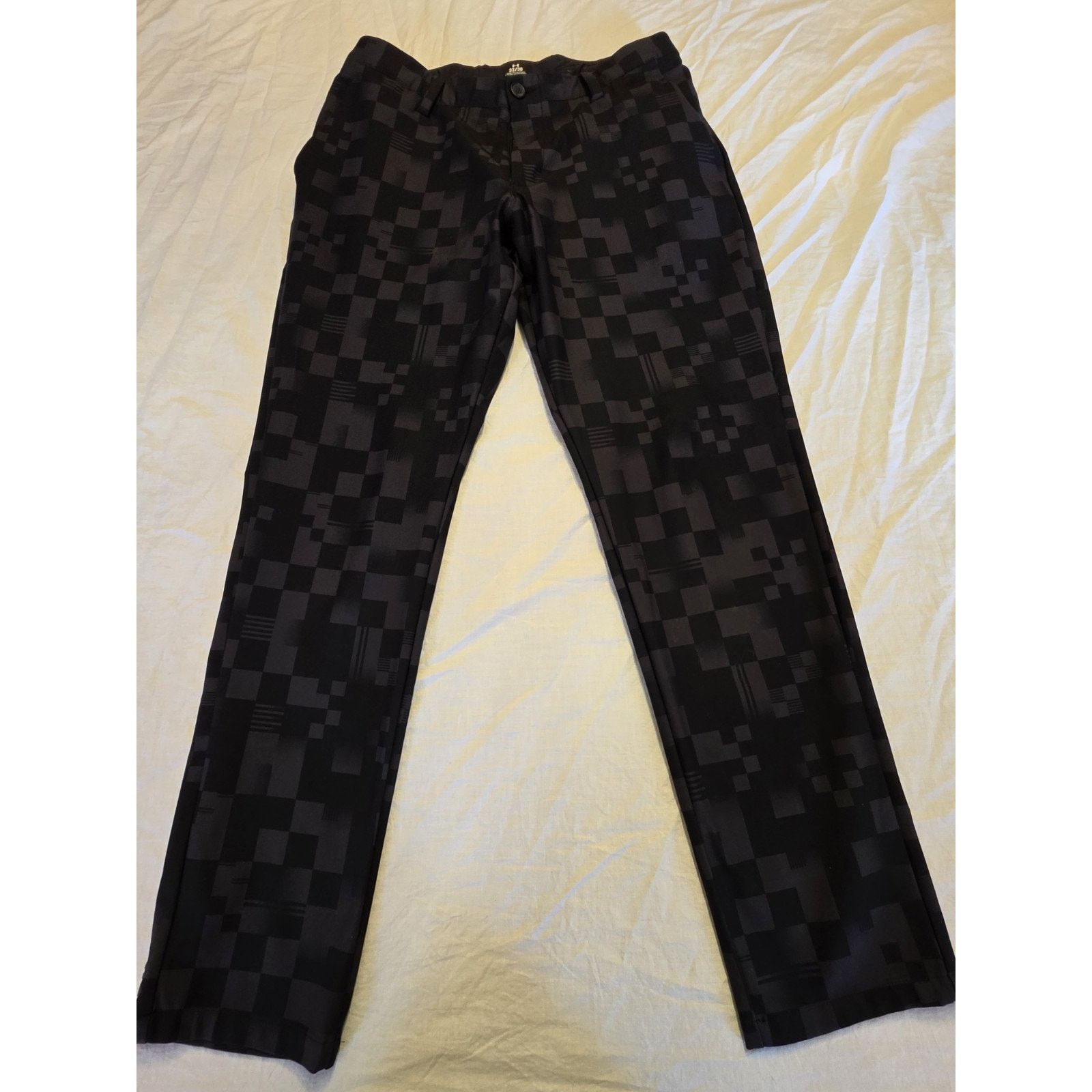 Under Armour Under Armour Curry 32x30 Tapered Pants in black Size US 32 / EU 48 - 1 Thumbnail