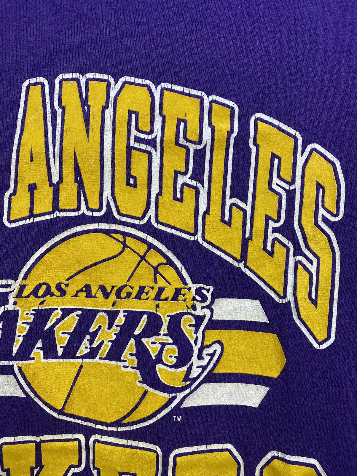 NBA × Vintage Vintage Los Angeles Lakers Trench T-Shirt Size US S / EU 44-46 / 1 - 7 Thumbnail